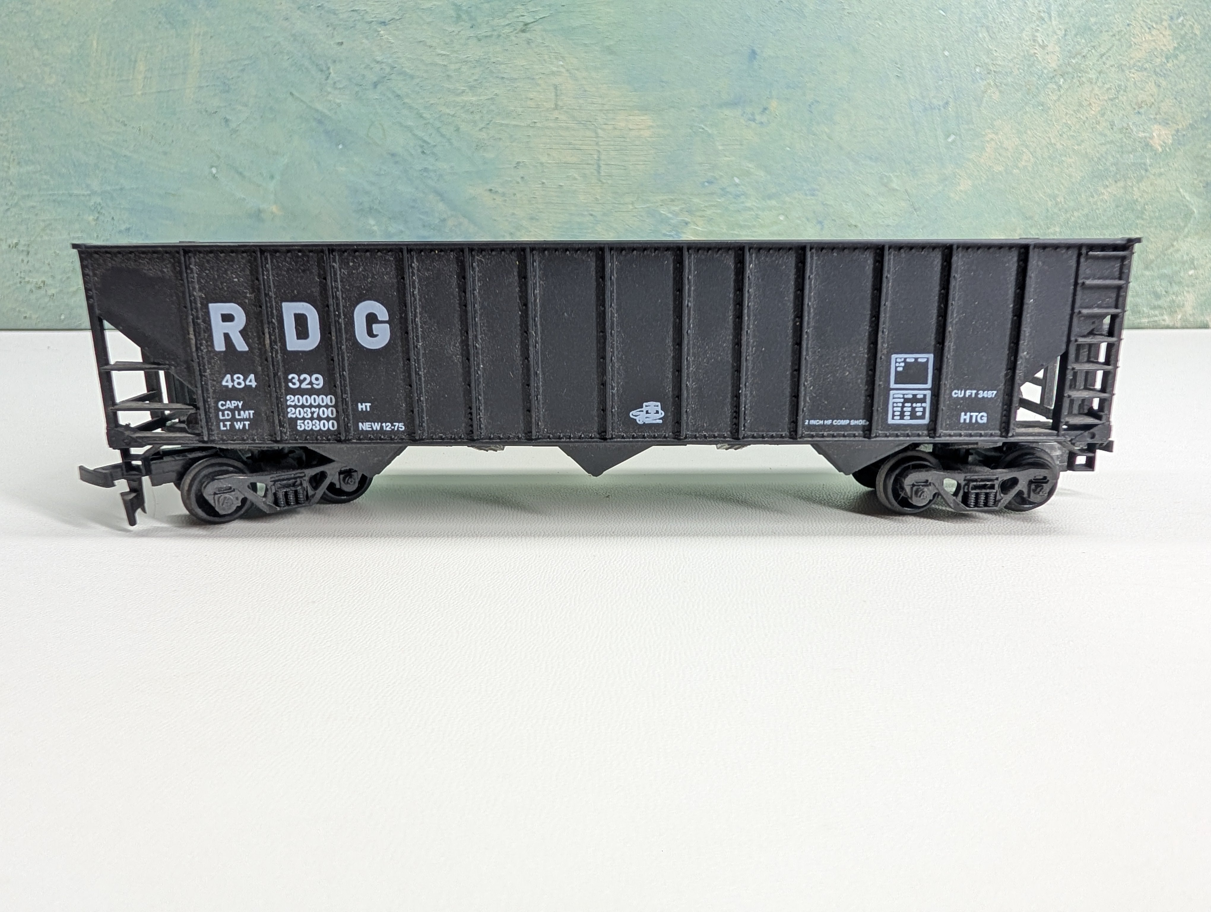 USED Bev-Bel HO Scale 100 Ton Hopper Reading RDG #484329