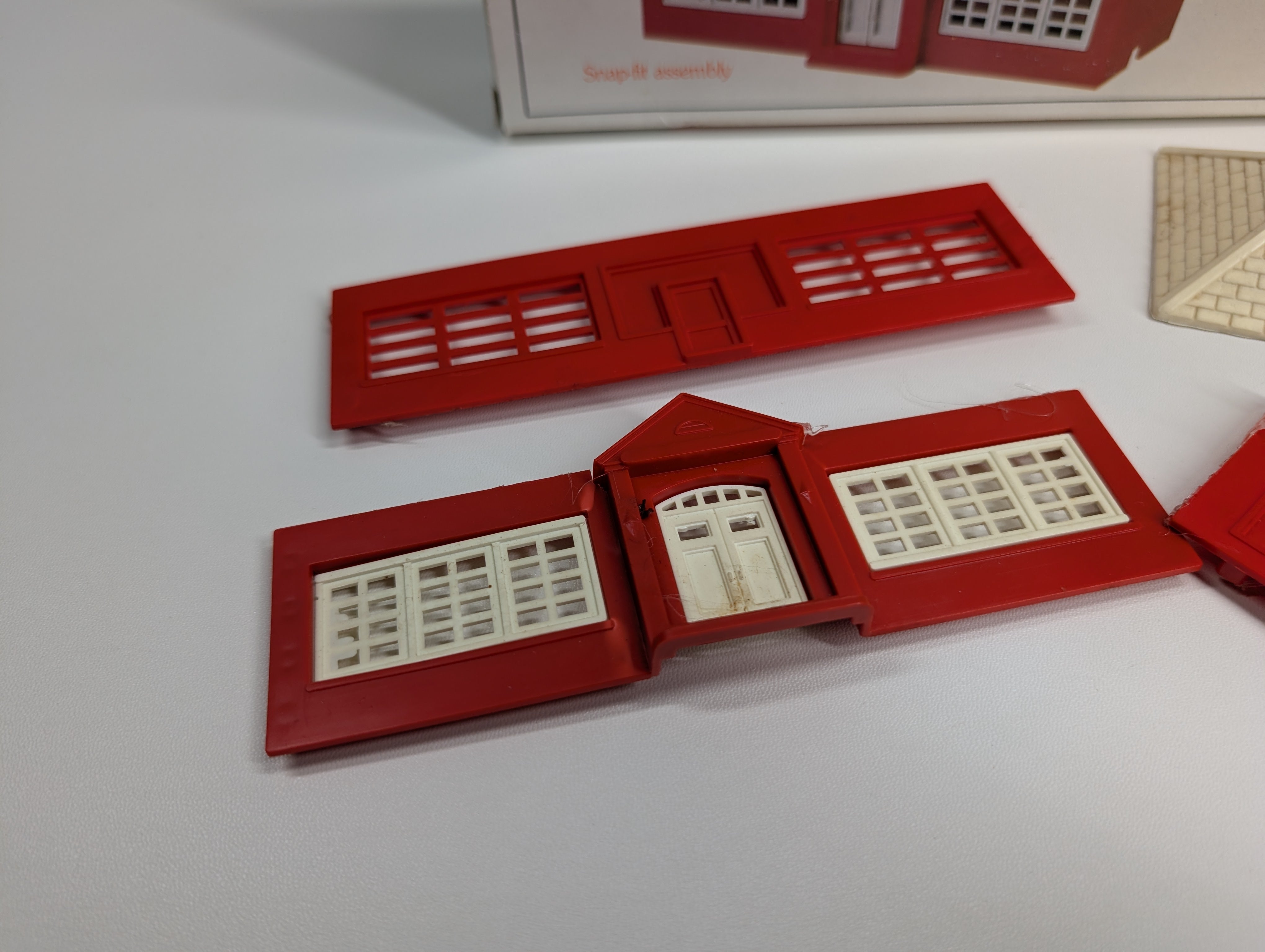 USED Bachmann HO Scale School House KIT