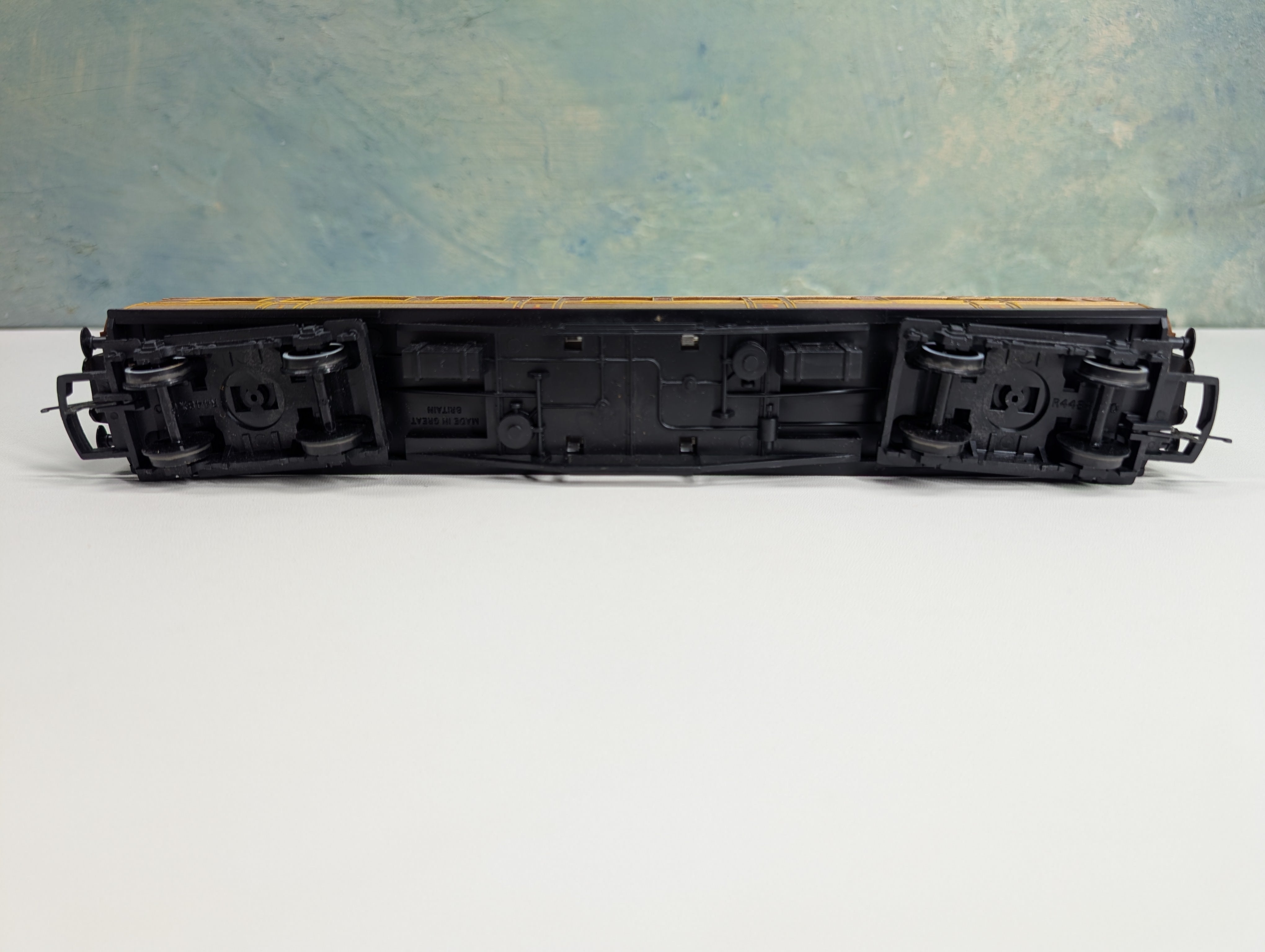 USED Hornby HO Scale Composite Coach Passenger Car