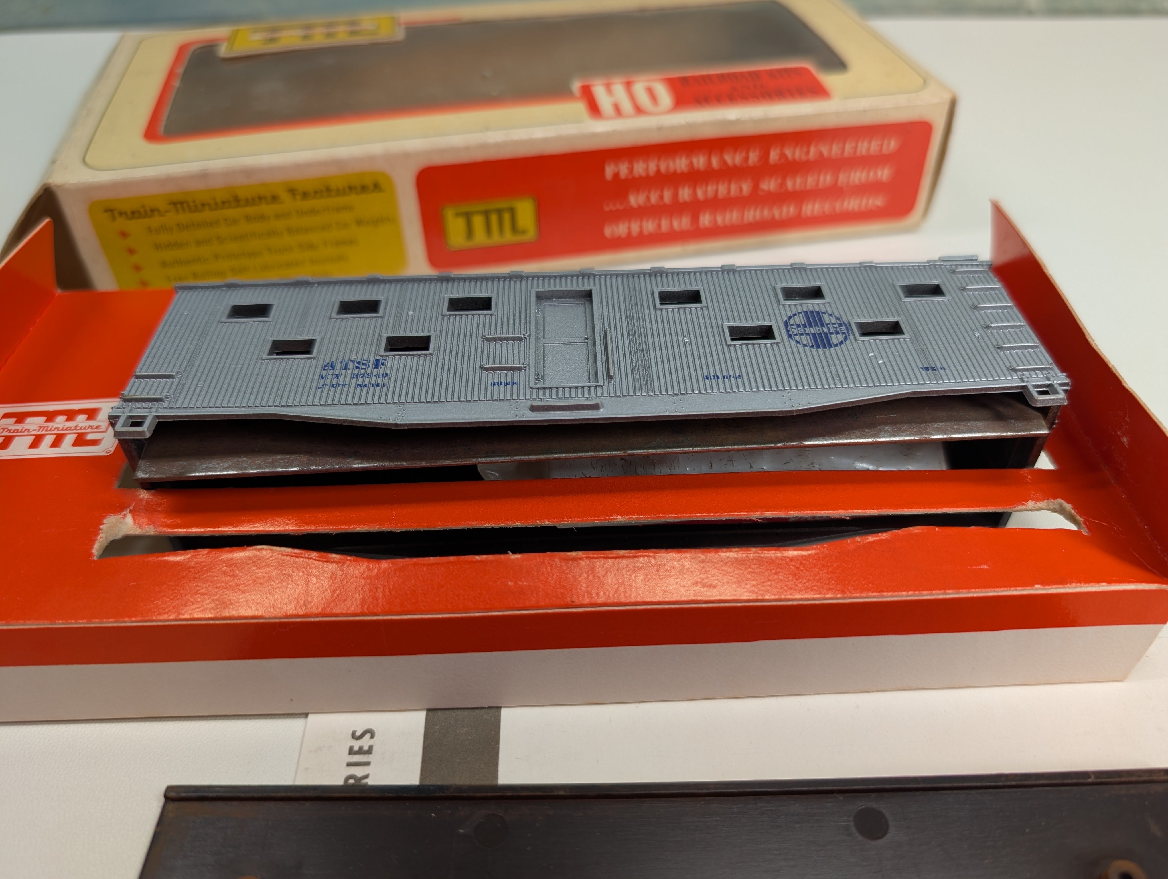 USED TRAIN MINIATURE 5524 HO Scale Bunk Car Work Train Santa Fe ATSF KIT