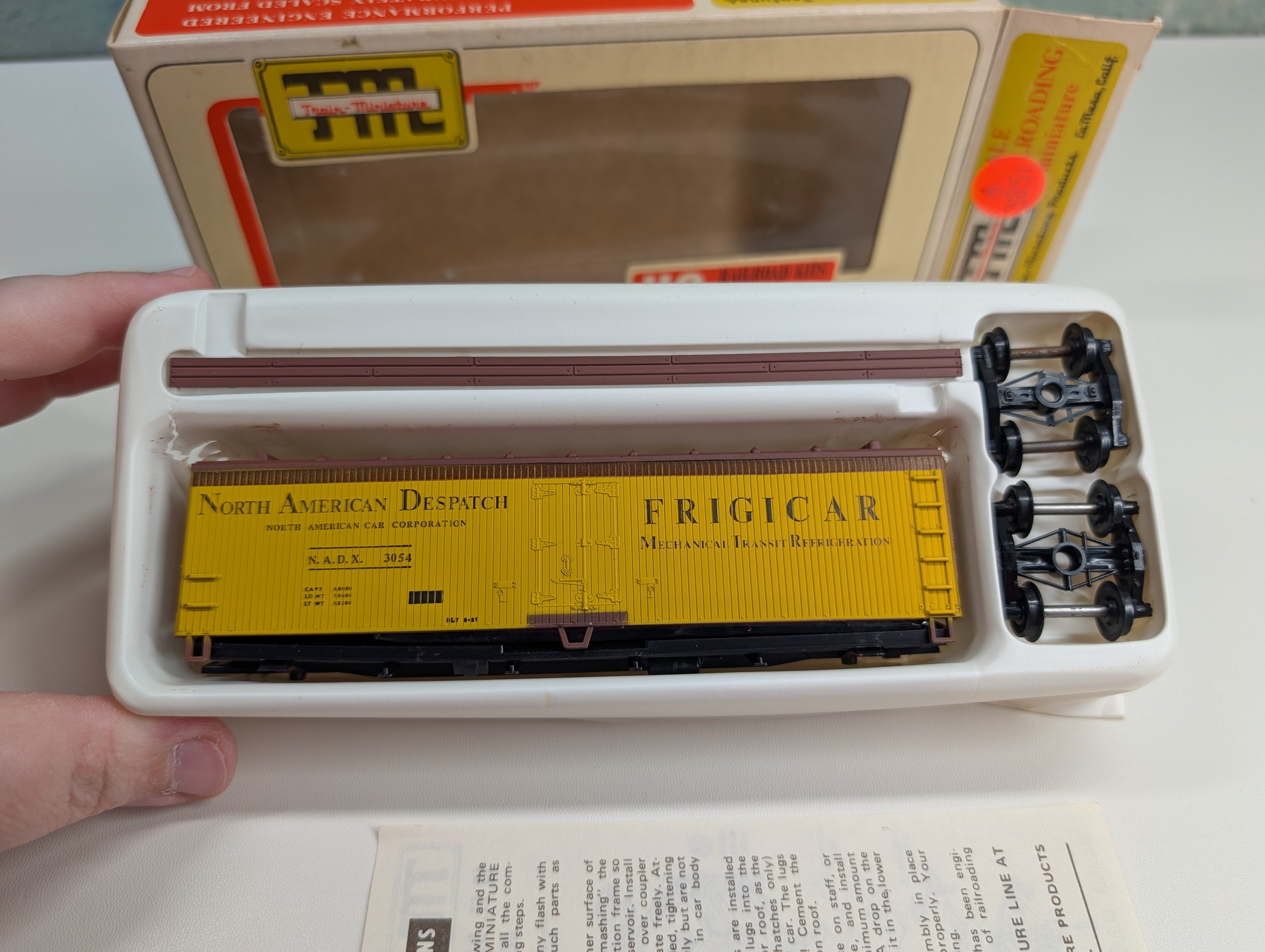 USED TRAIN MINIATURE 8102 HO Scale 40' Double Sheathed Reefer Box Car North American Despatch NADX #3054 Frigicar KIT