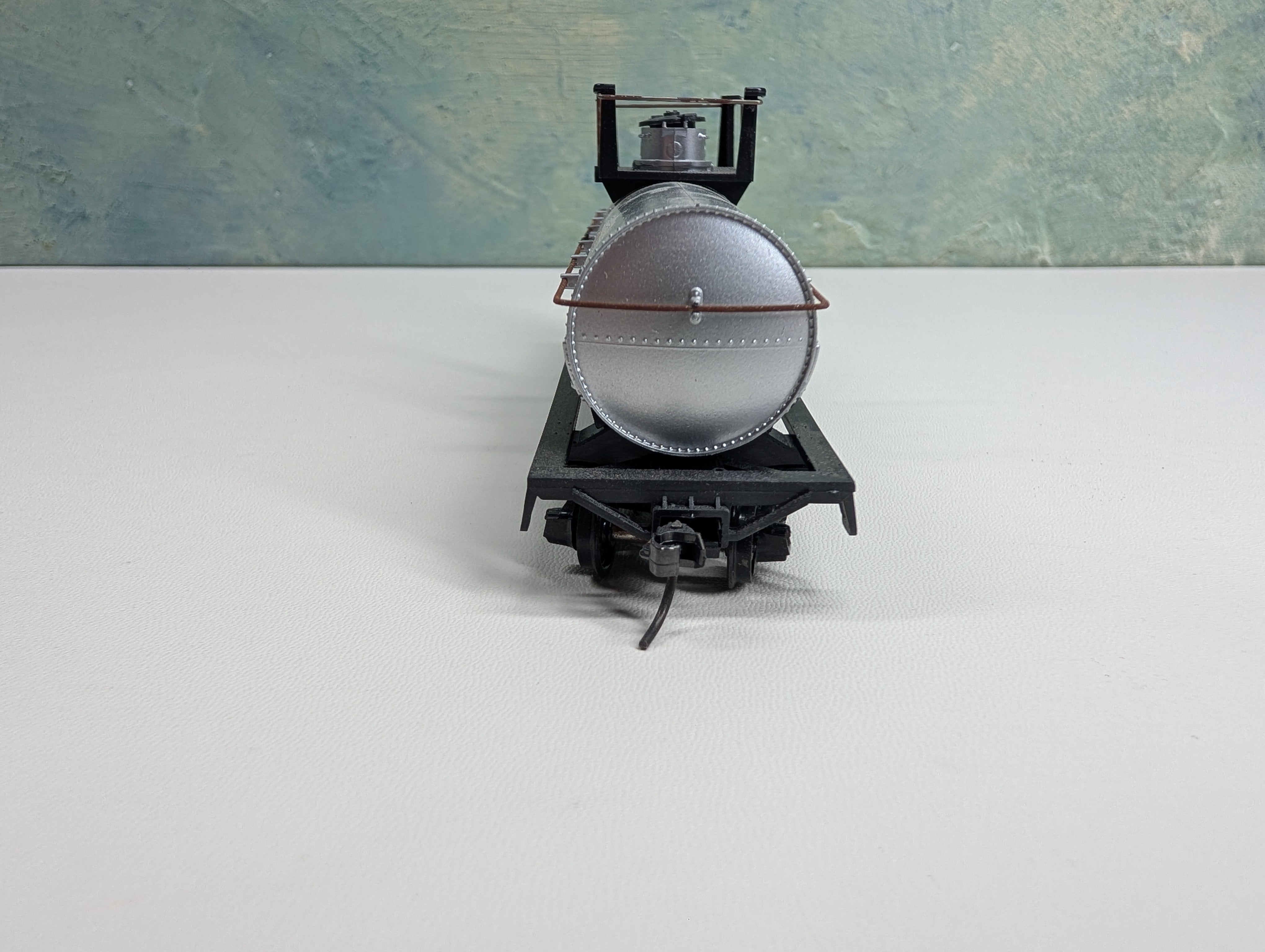 USED Athearn 1553 HO Scale 40' Chemical Tank Car Dupont SHPX #3246