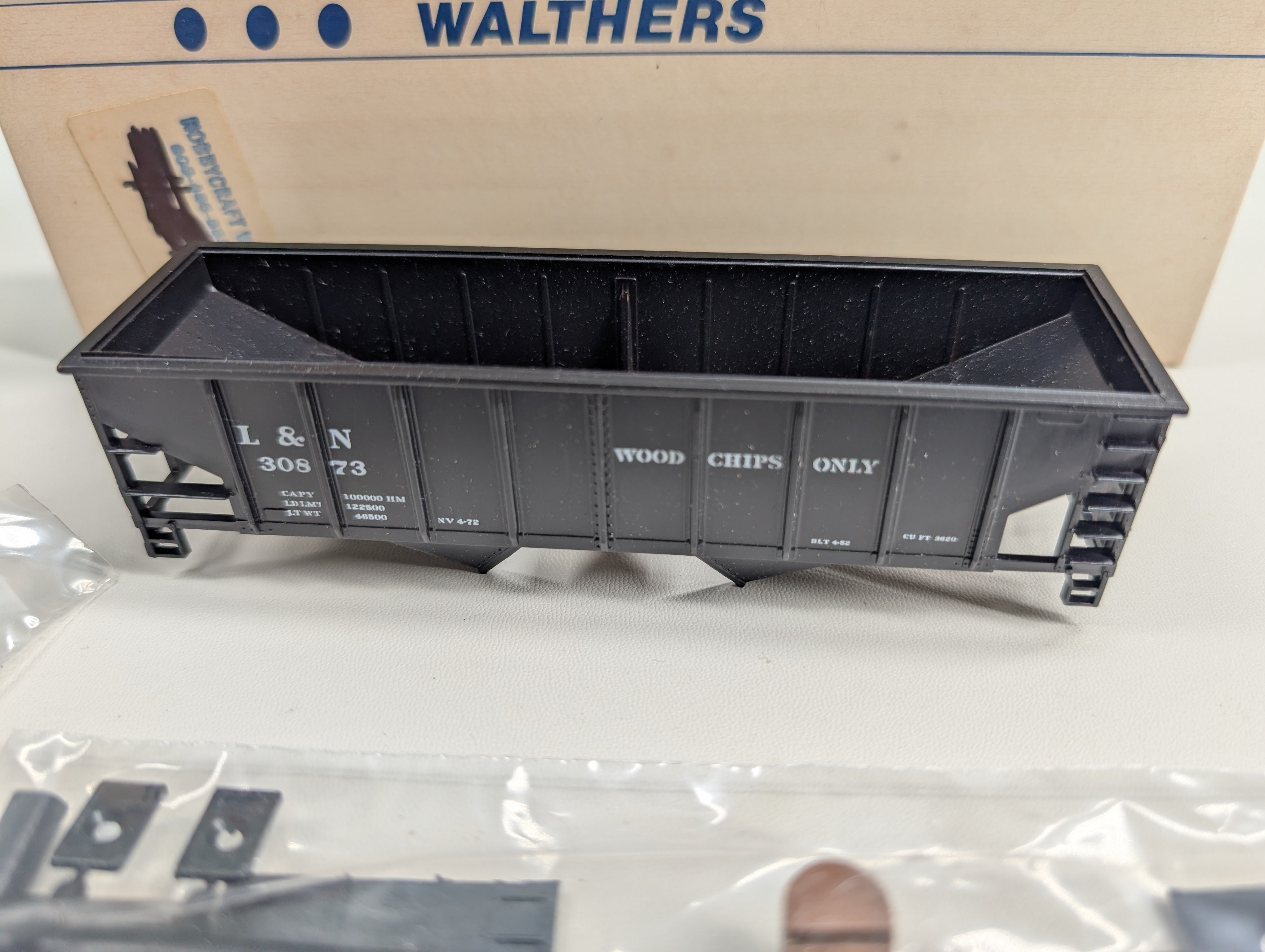 USED Walthers 932-3052 HO Scale 36' Converted Wood Chip Car Louisville & Nashville L&N #30873 KIT