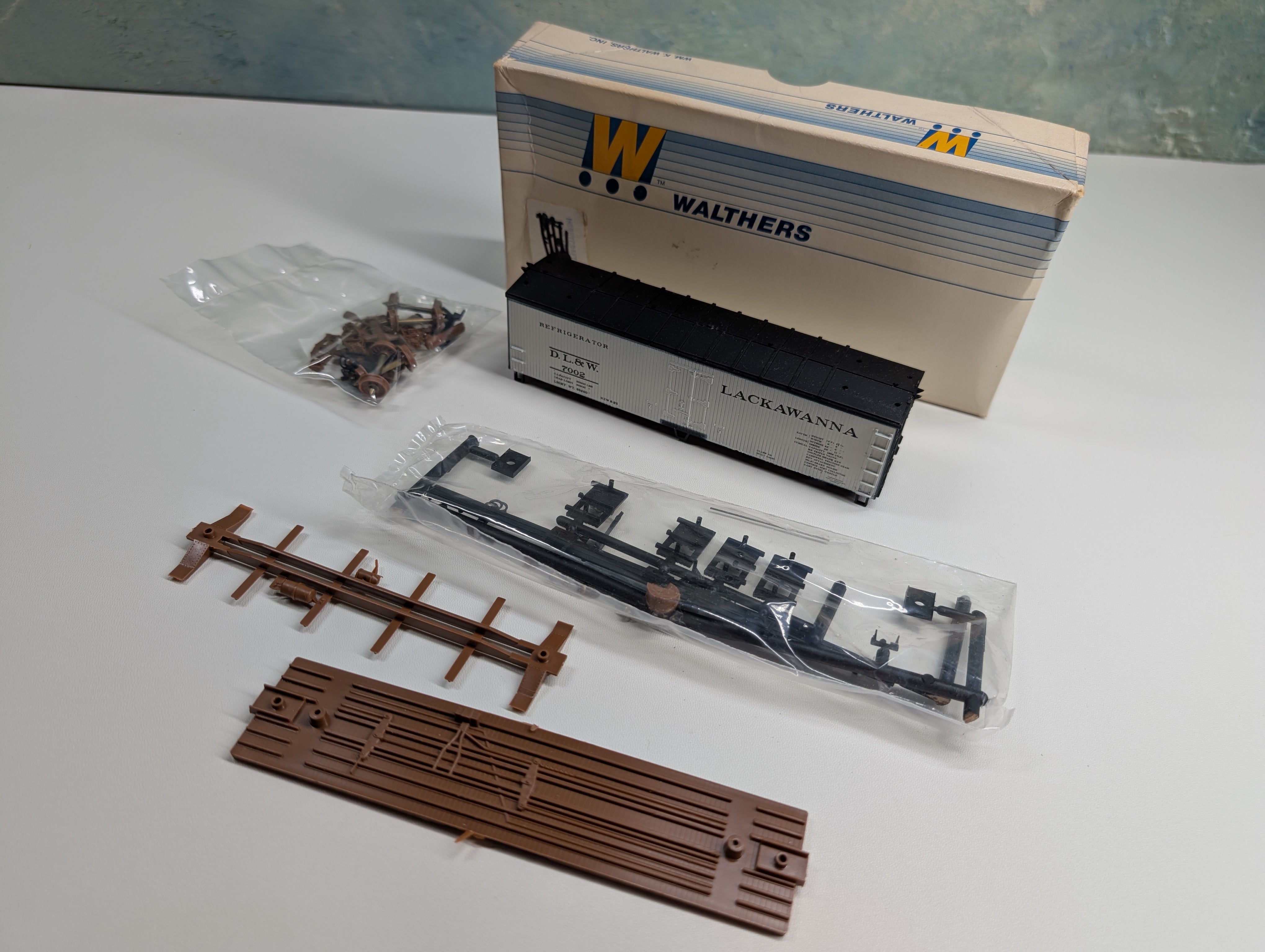 USED Walthers 932-2405 HO Scale 40' DS Wood Reefer w/ Wood Ends Lackawanna DL&W #7002 KIT