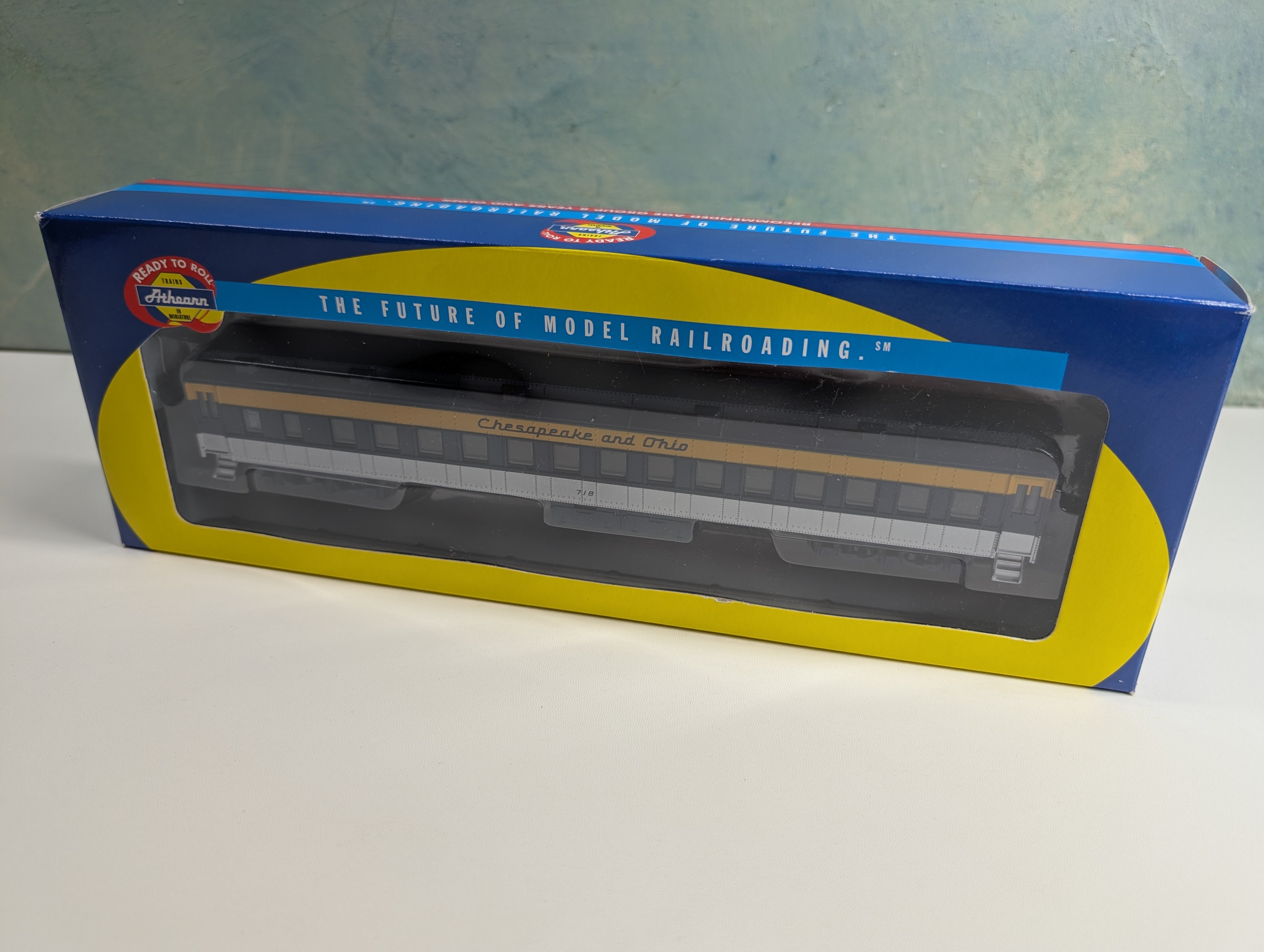 USED Athearn 7824 HO Scale Round Roof Coach Passenger Car Chesapeake and Ohio #718