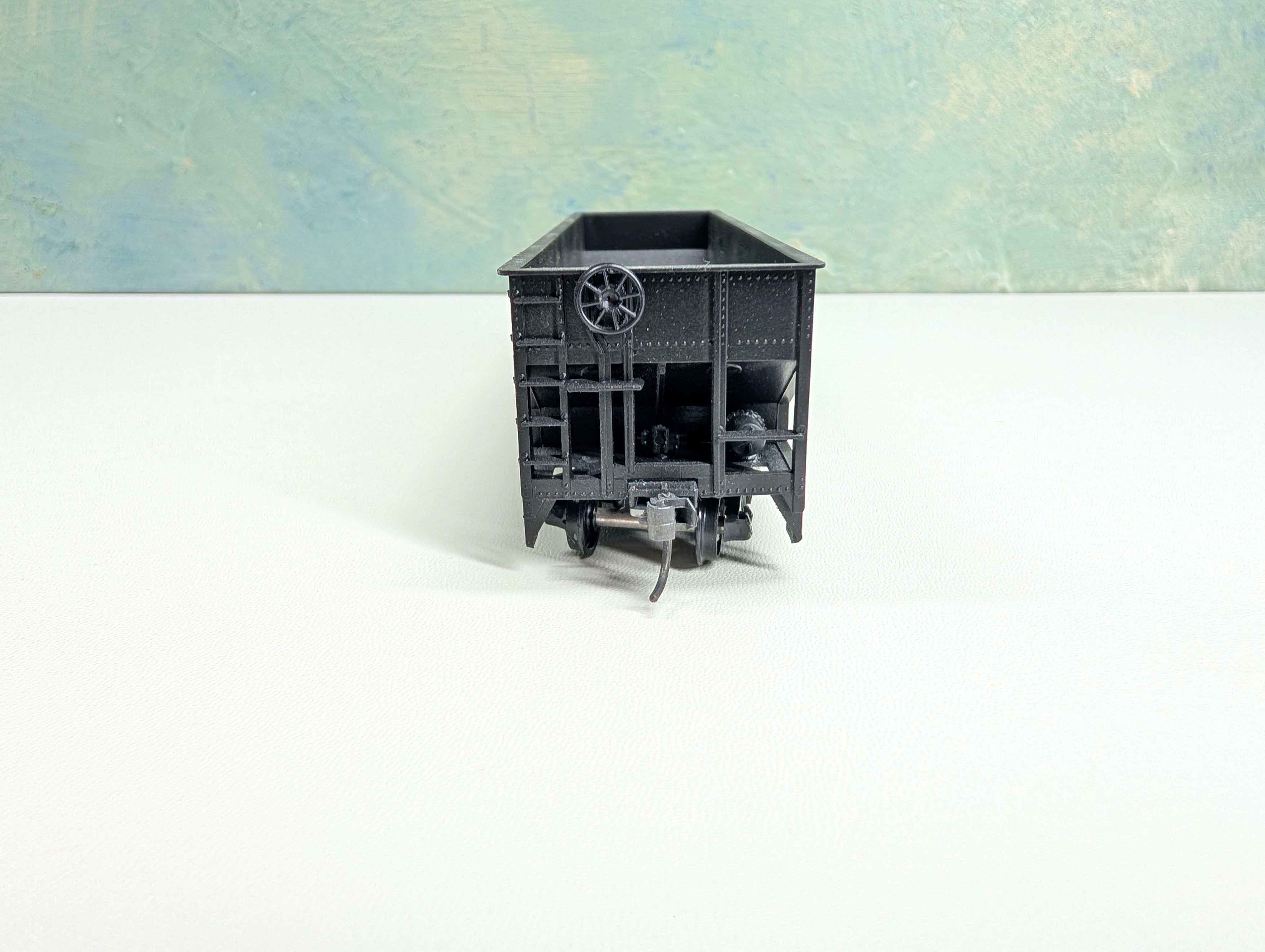 USED Roundhouse HO Scale 3 Bay Rib Side Hopper Erie #38000