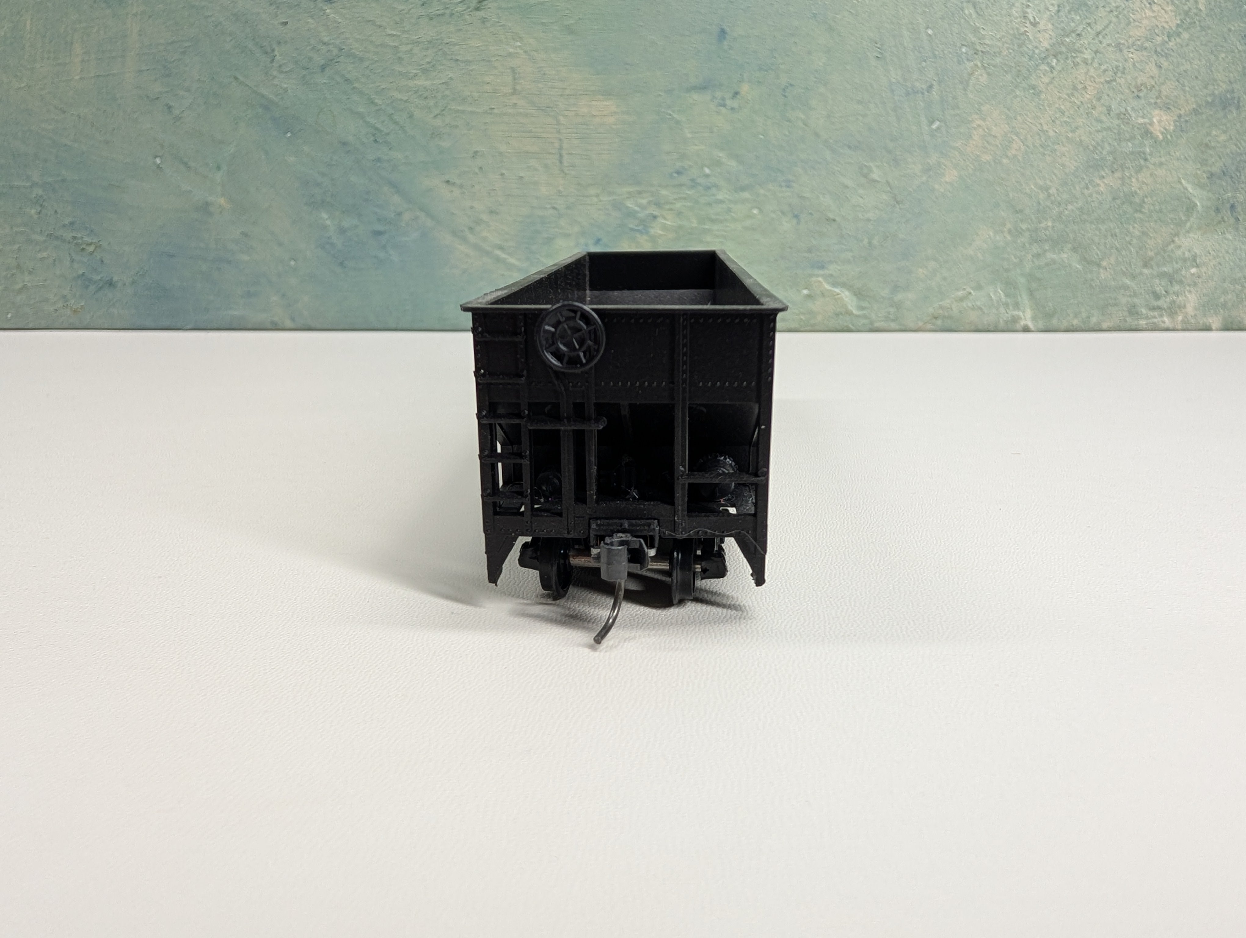 USED Roundhouse HO Scale 3 Bay Rib Side Hopper Erie #38707