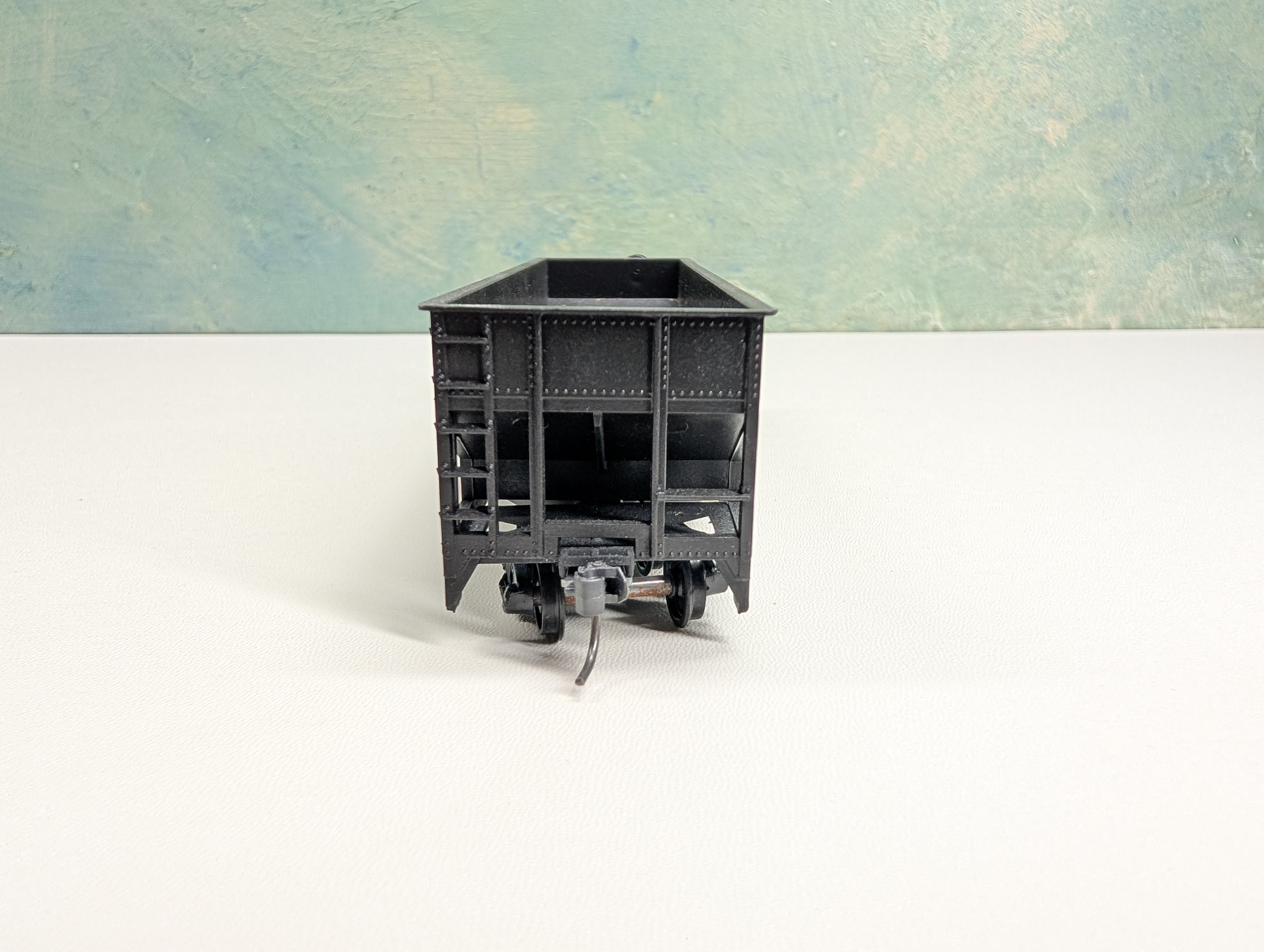 USED Roundhouse HO Scale 3 Bay Rib Side Hopper Erie #38999