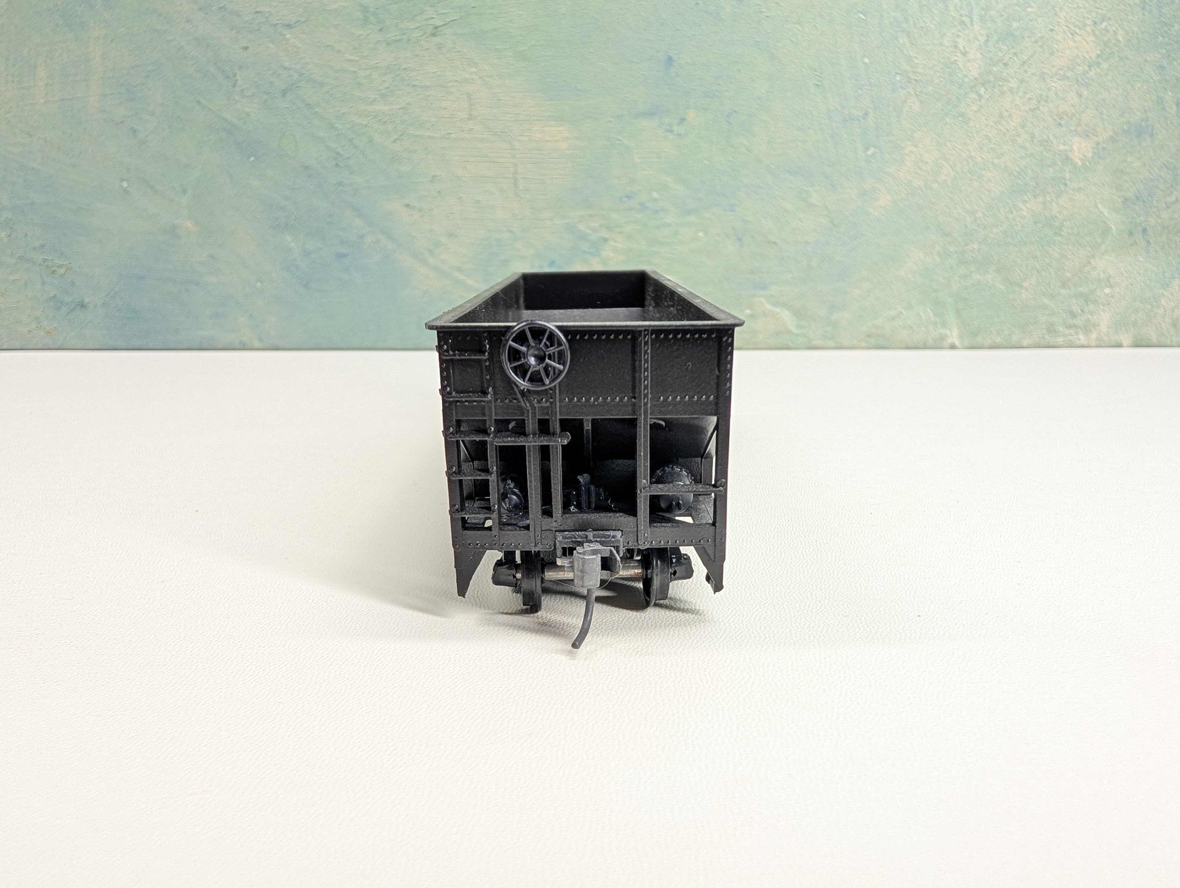USED Roundhouse HO Scale 3 Bay Rib Side Hopper Erie #38525