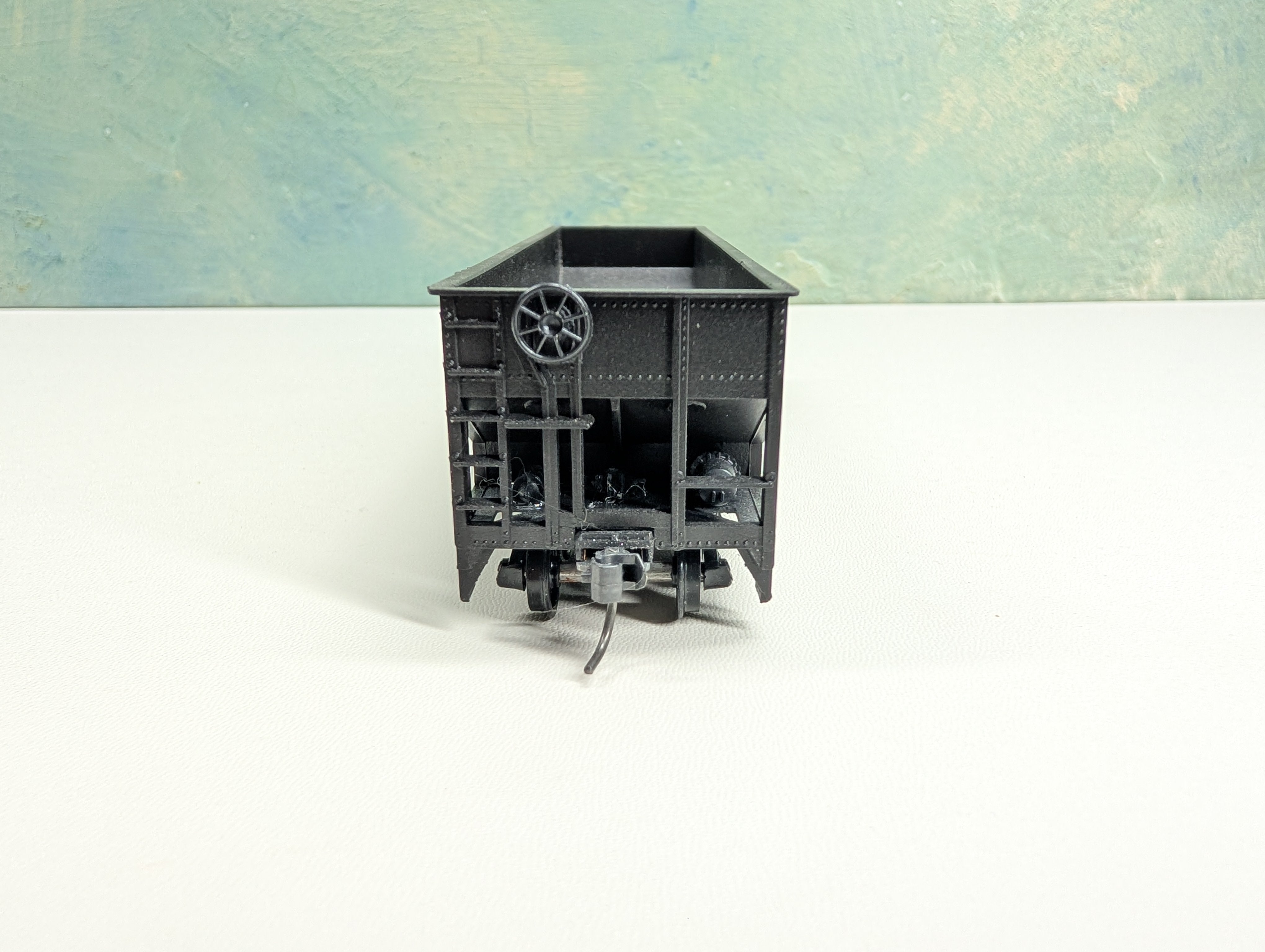 USED Roundhouse HO Scale 3 Bay Rib Side Hopper Erie #38443