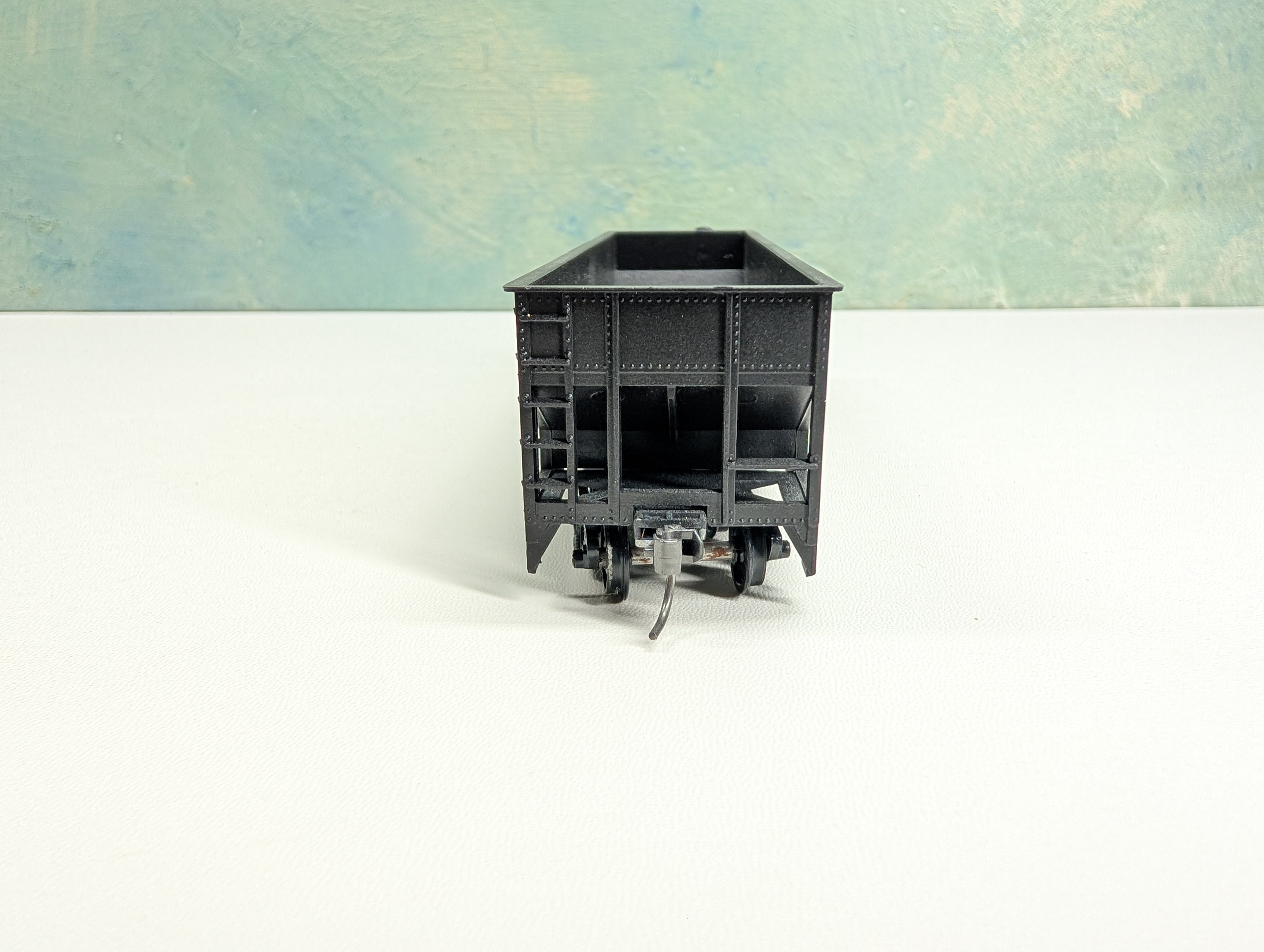 USED Roundhouse HO Scale 3 Bay Rib Side Hopper Erie #38443