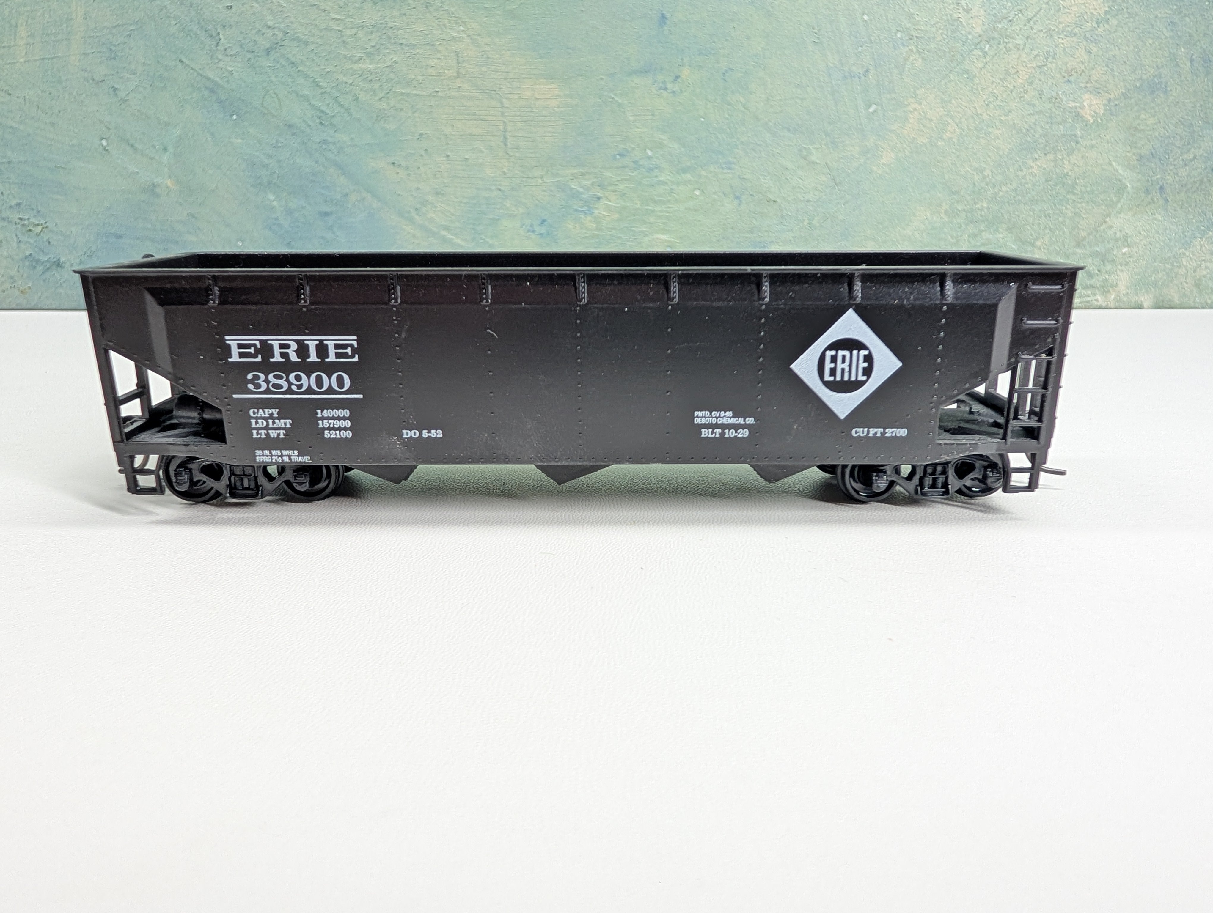 USED Roundhouse HO Scale 3 Bay Rib Side Hopper Erie #38900