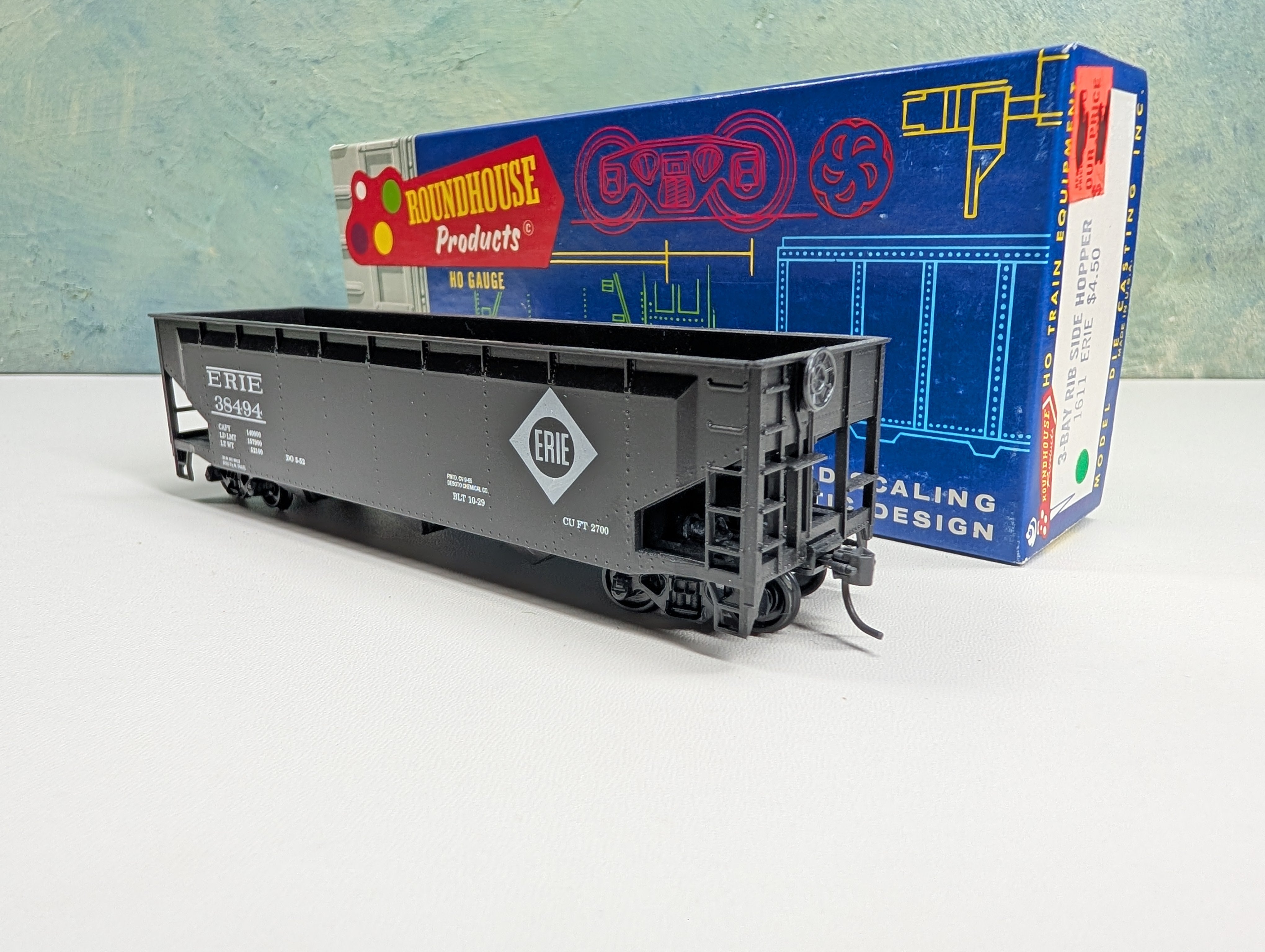 USED Roundhouse HO Scale 3 Bay Rib Side Hopper Erie #38494