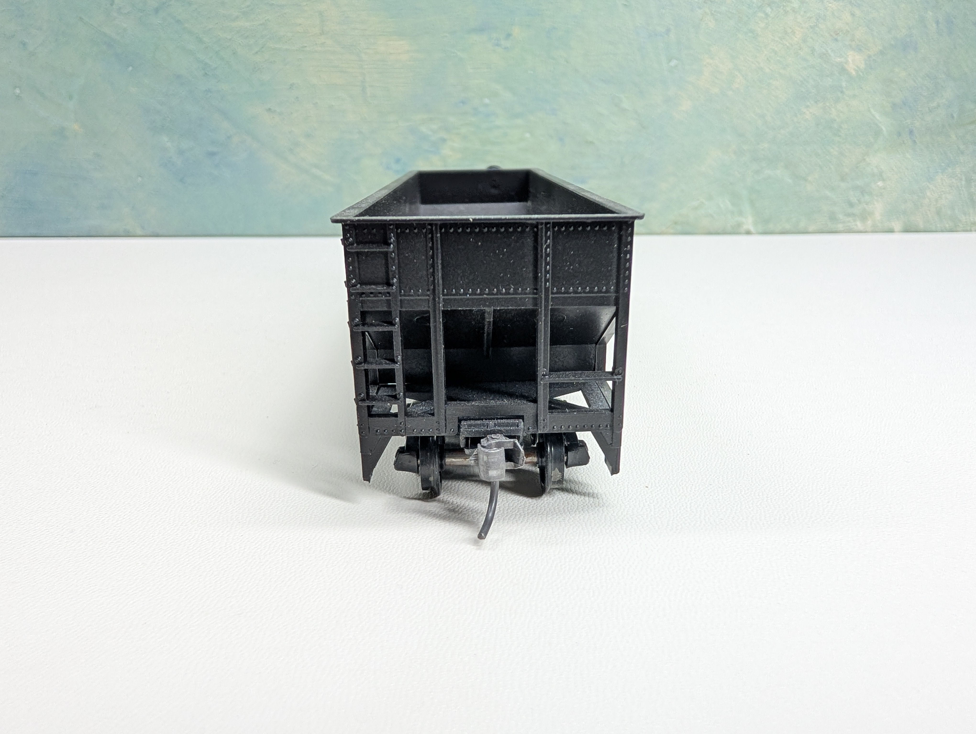 USED Roundhouse HO Scale 3 Bay Rib Side Hopper Erie #38968