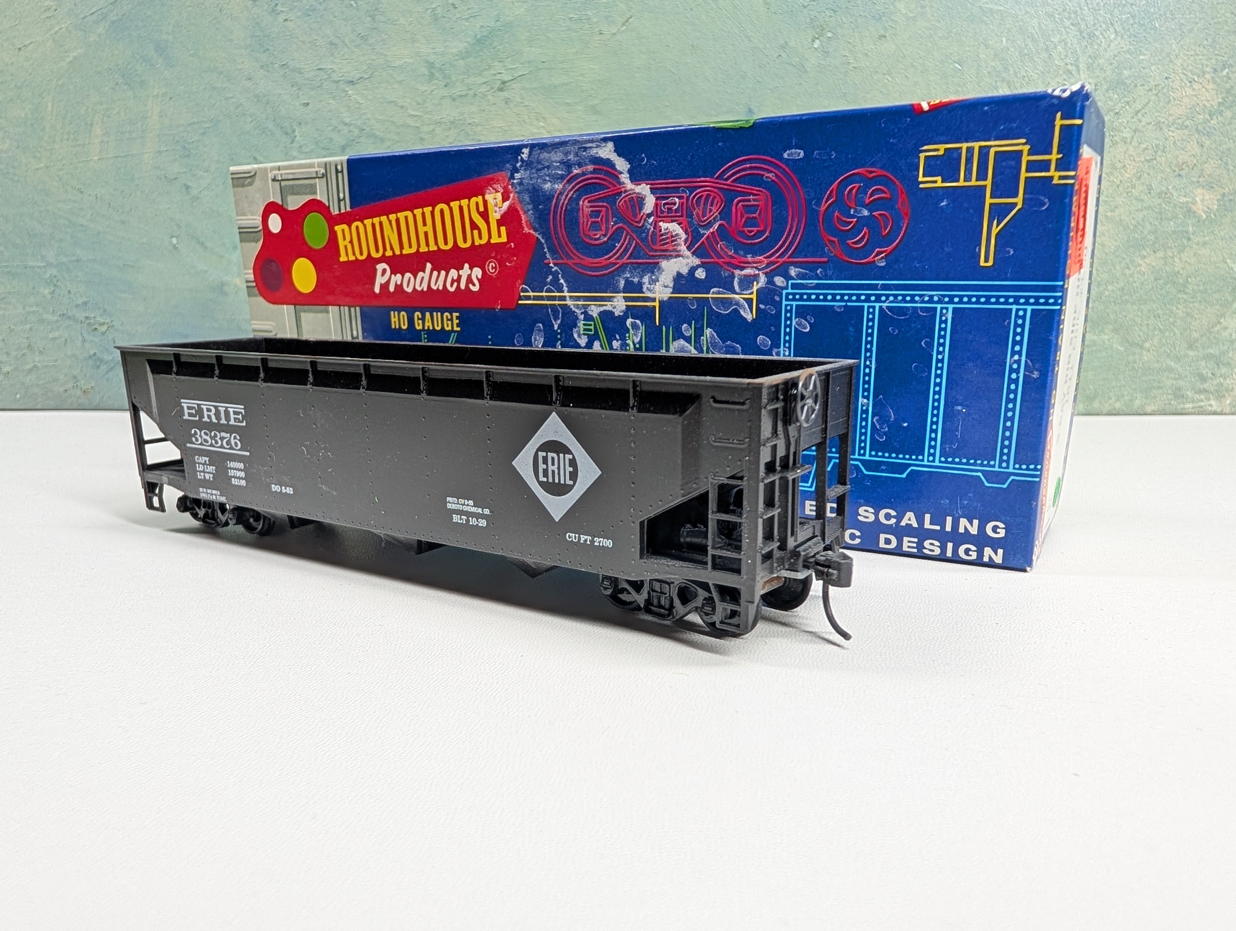 USED Roundhouse HO Scale 3 Bay Rib Side Hopper Erie #38376
