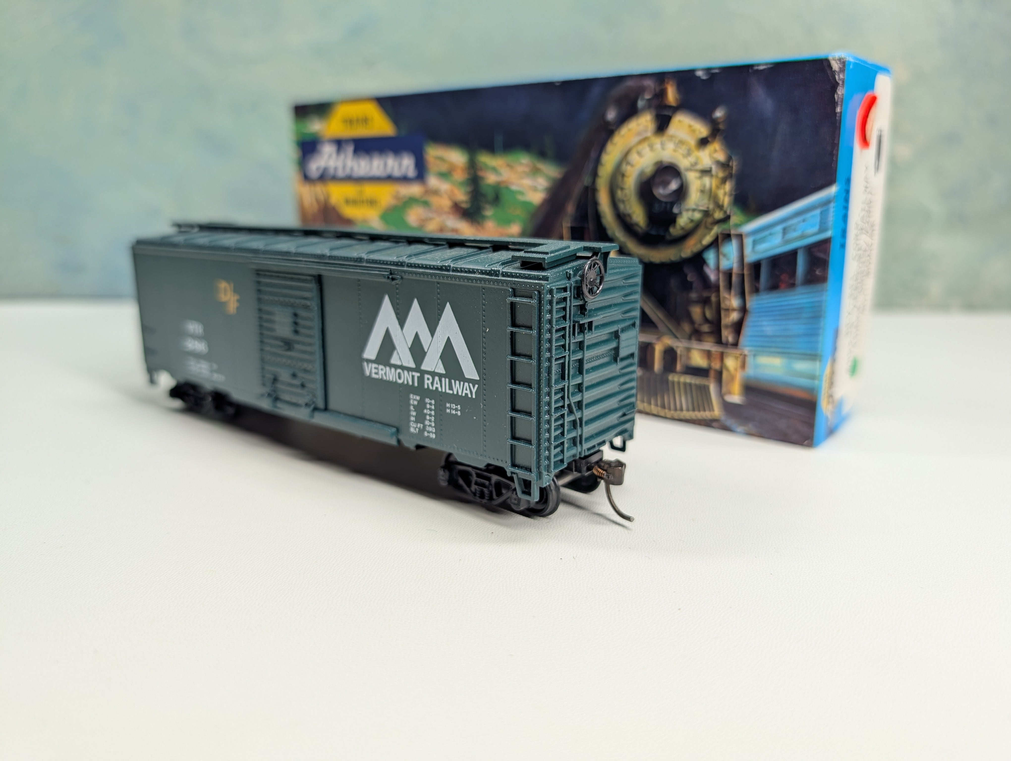 USED Athearn HO Scale 40' Box Car Vermont Railway VTR #286 Bev-Bel