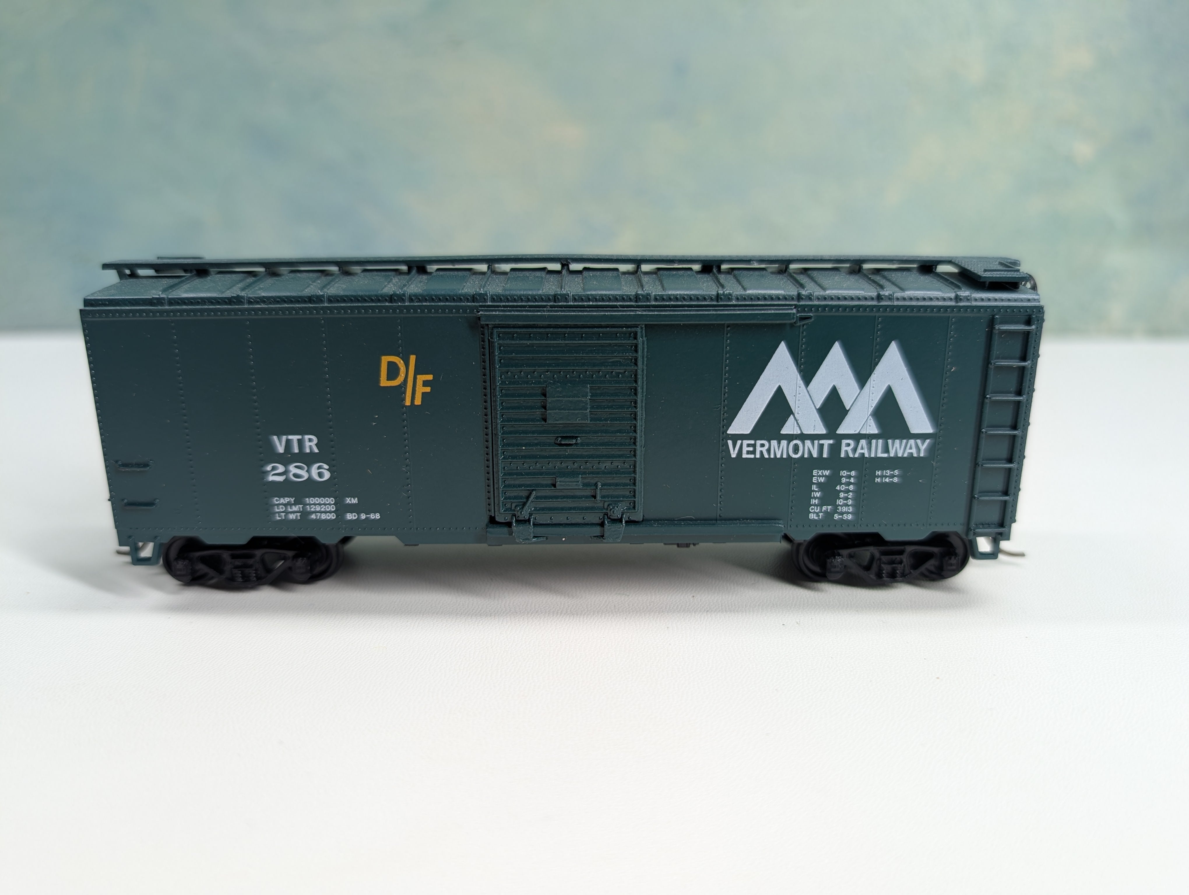 USED Athearn HO Scale 40' Box Car Vermont Railway VTR #286 Bev-Bel