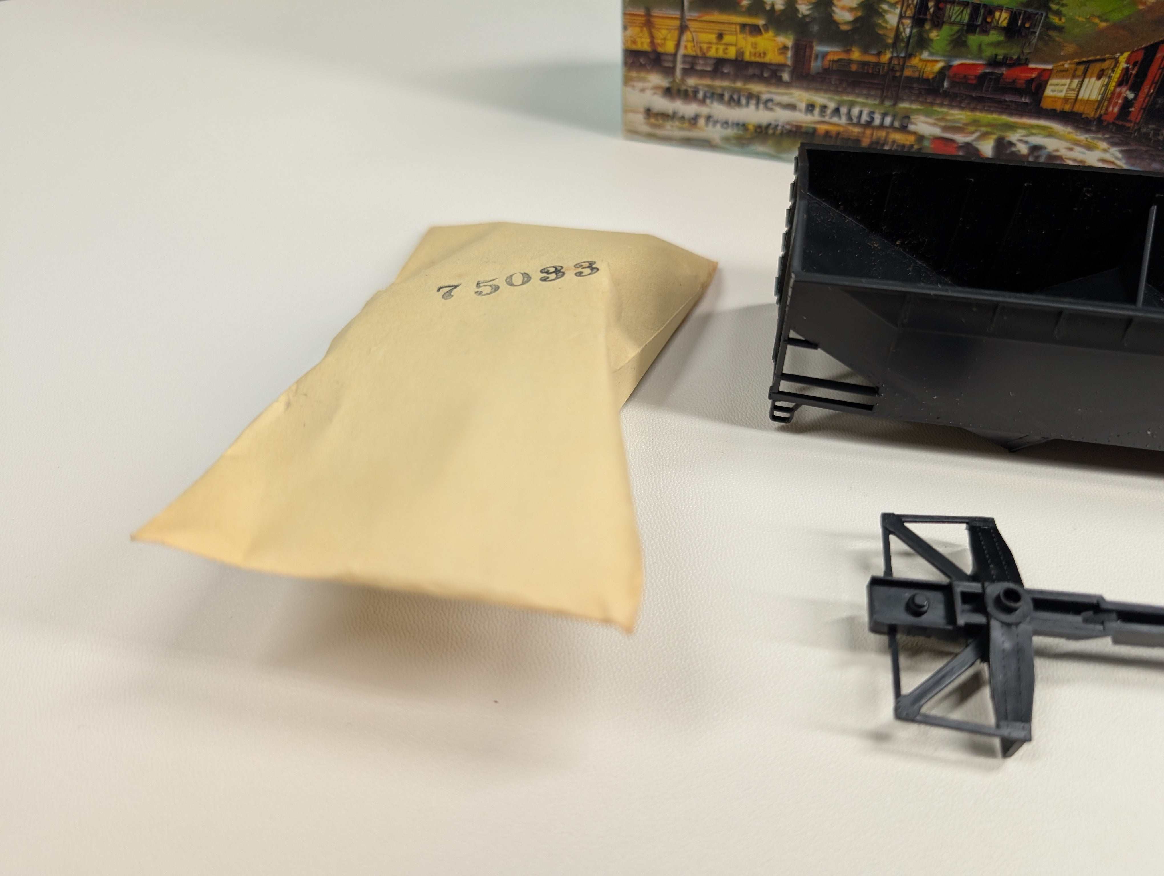 USED Athearn 5400 HO Scale 2 Bay 34' Offset Side Hopper Undecorated KIT