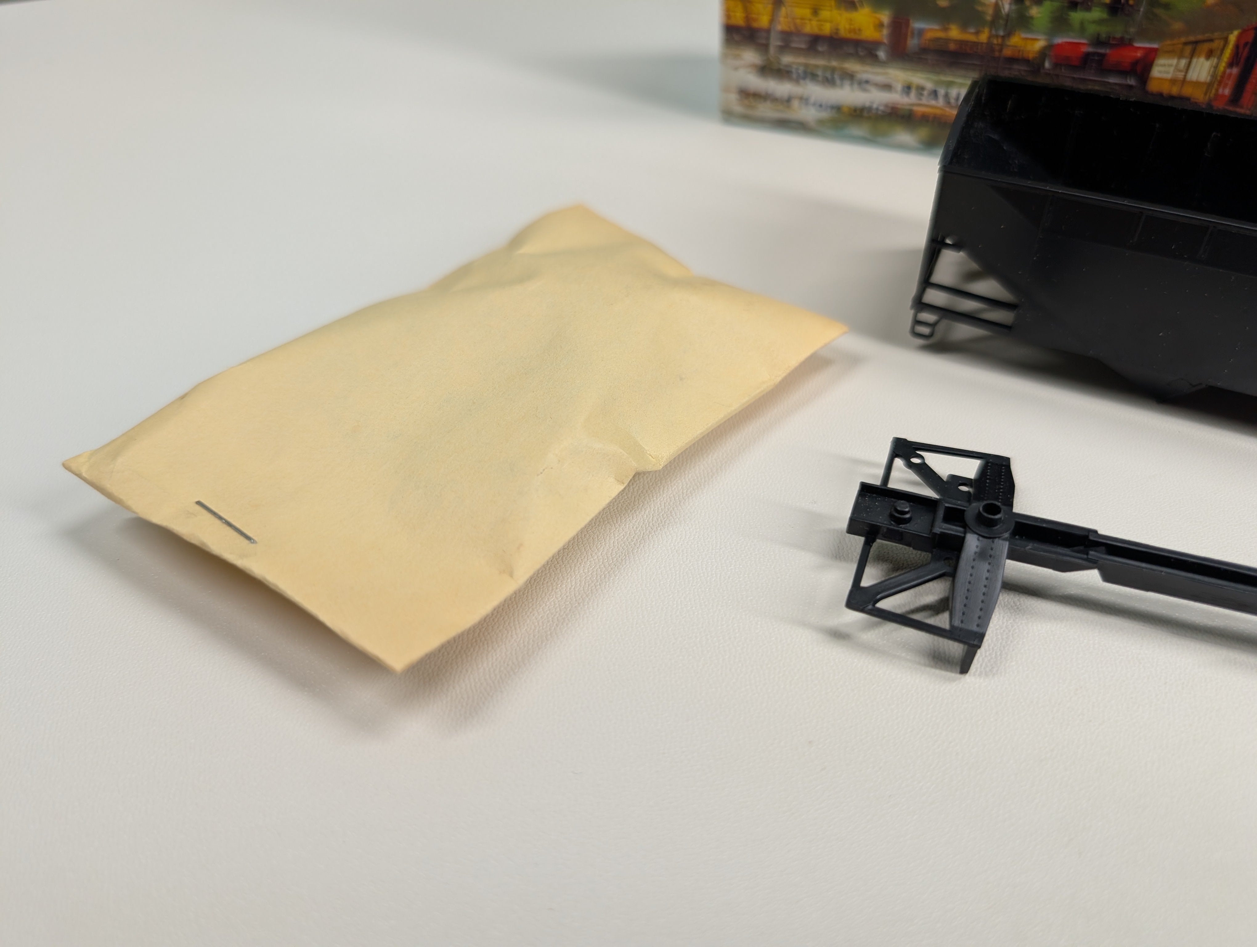 USED Athearn 5400 HO Scale 2 Bay 34' Offset Side Hopper Undecorated KIT