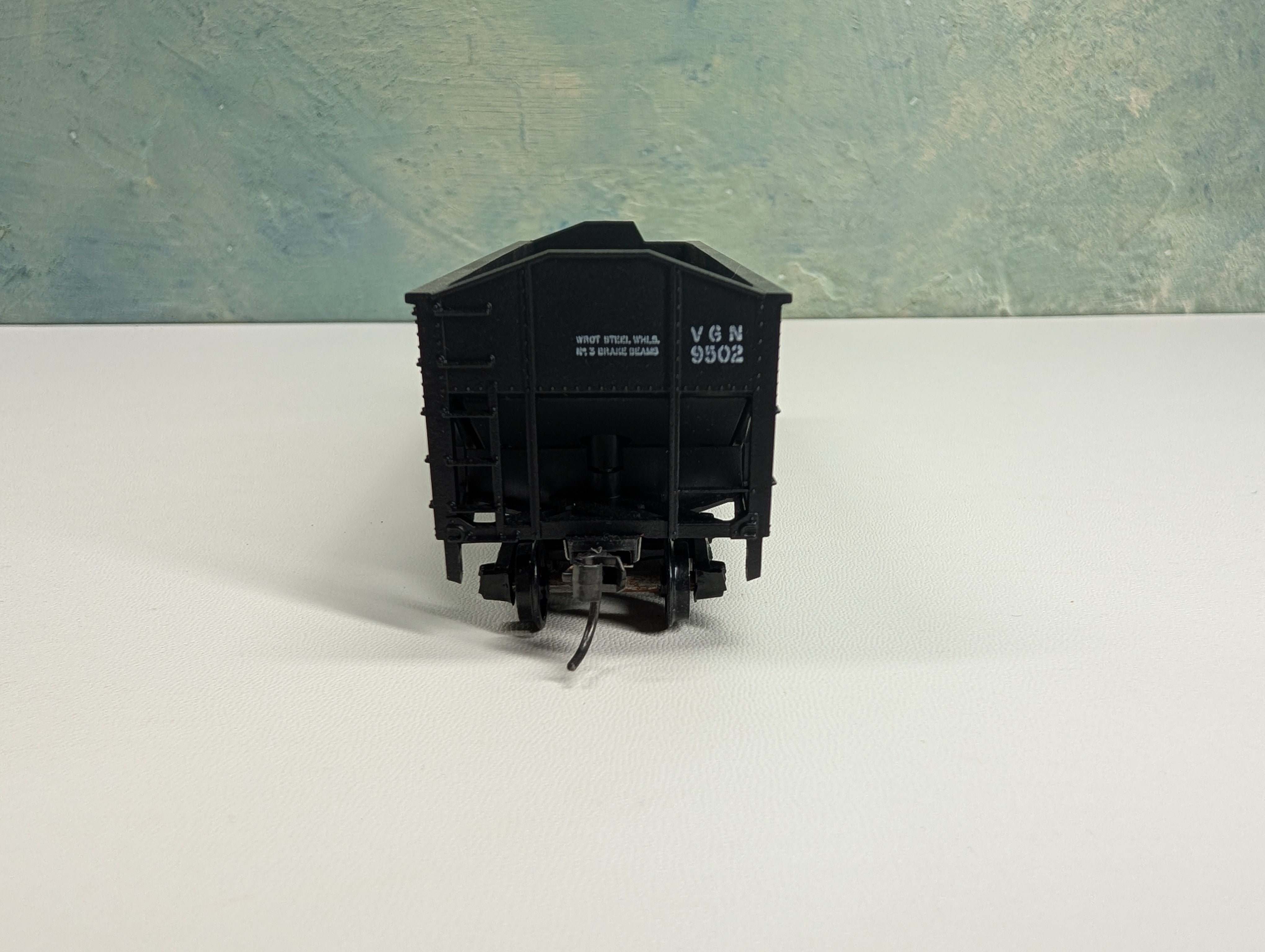 USED Athearn 5446 HO Scale 2 Bay 34' Rib Side Hopper Virginian VGN #9502