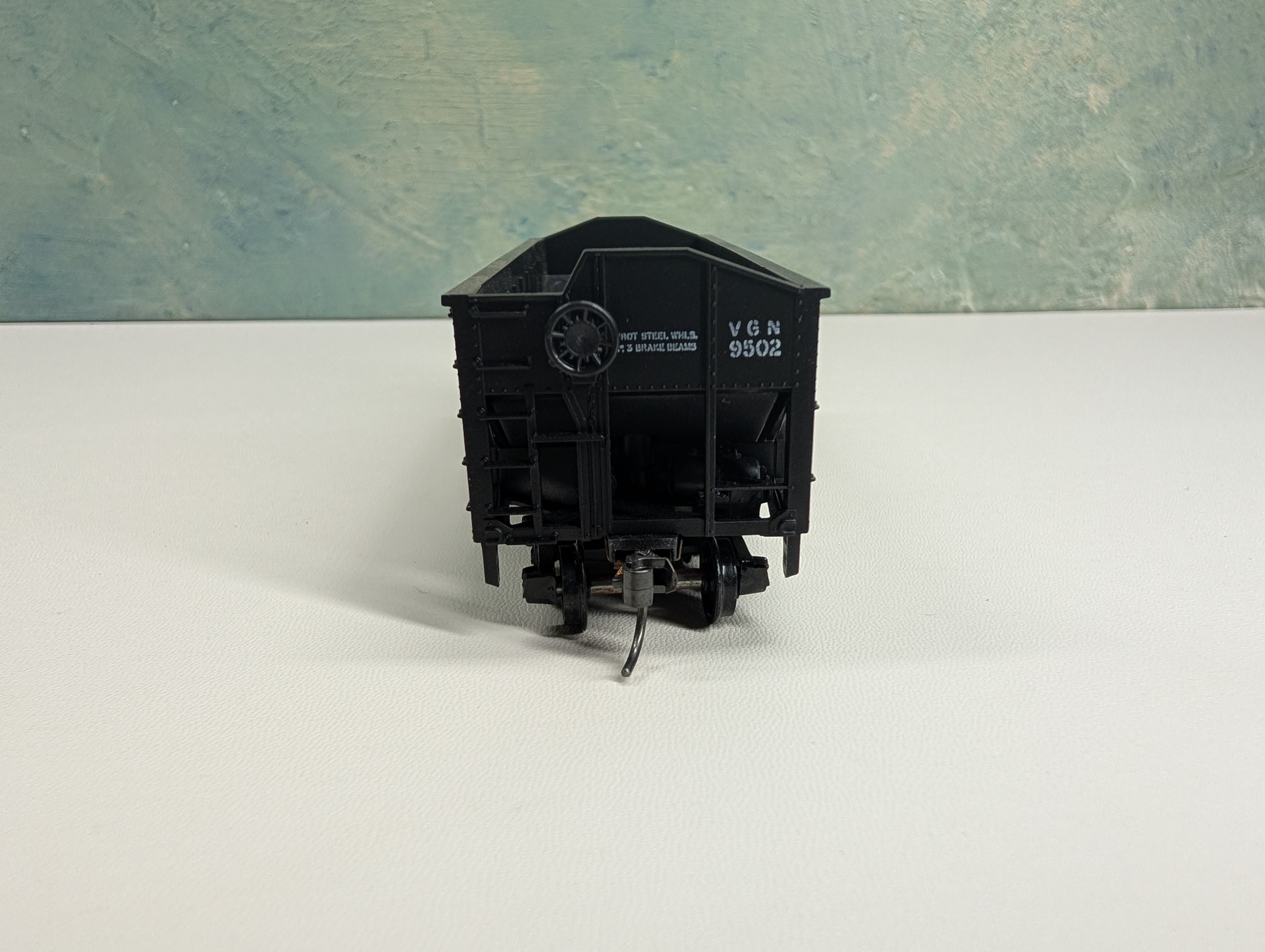 USED Athearn 5446 HO Scale 2 Bay 34' Rib Side Hopper Virginian VGN #9502