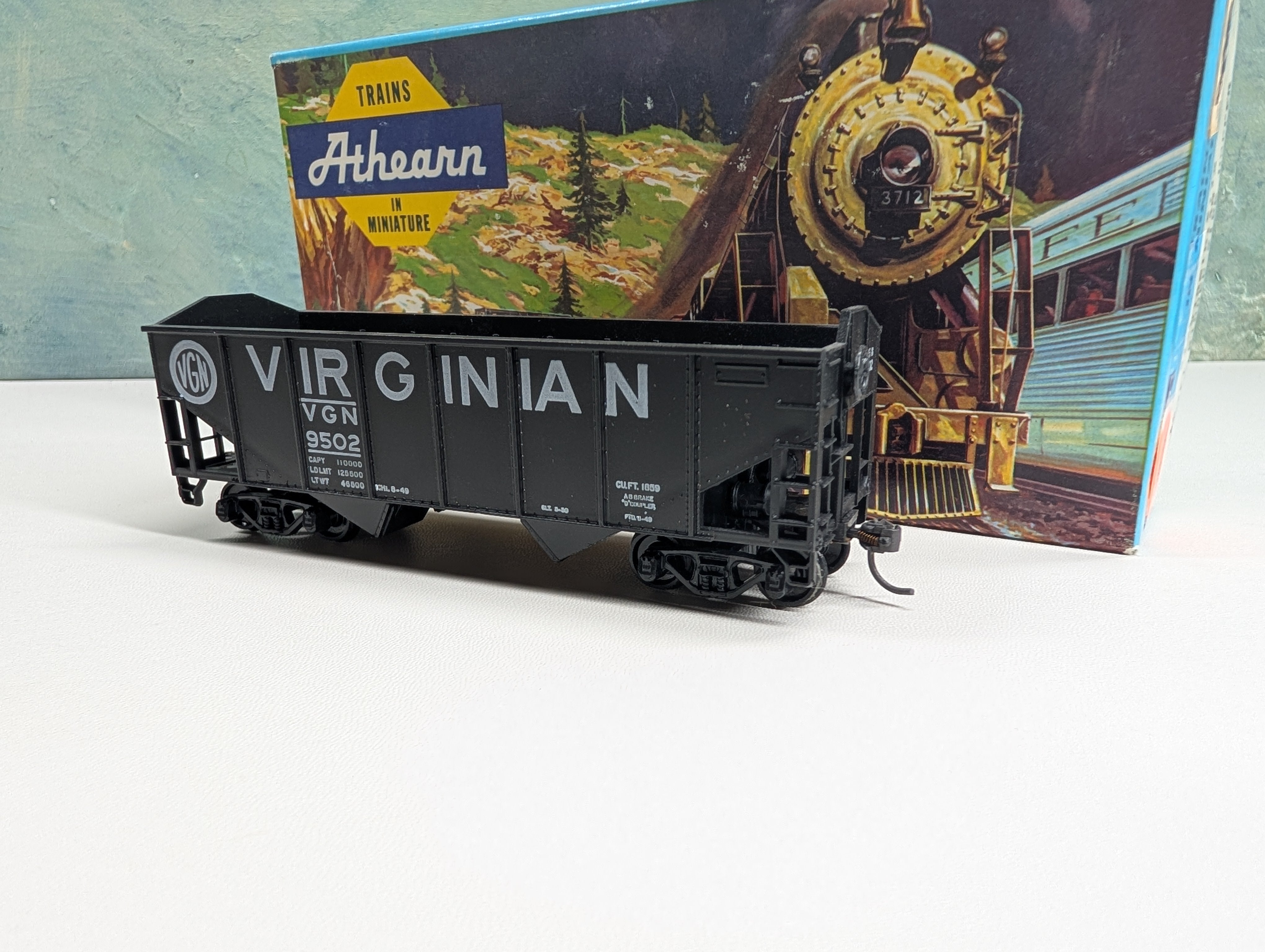 USED Athearn 5446 HO Scale 2 Bay 34' Rib Side Hopper Virginian VGN #9502