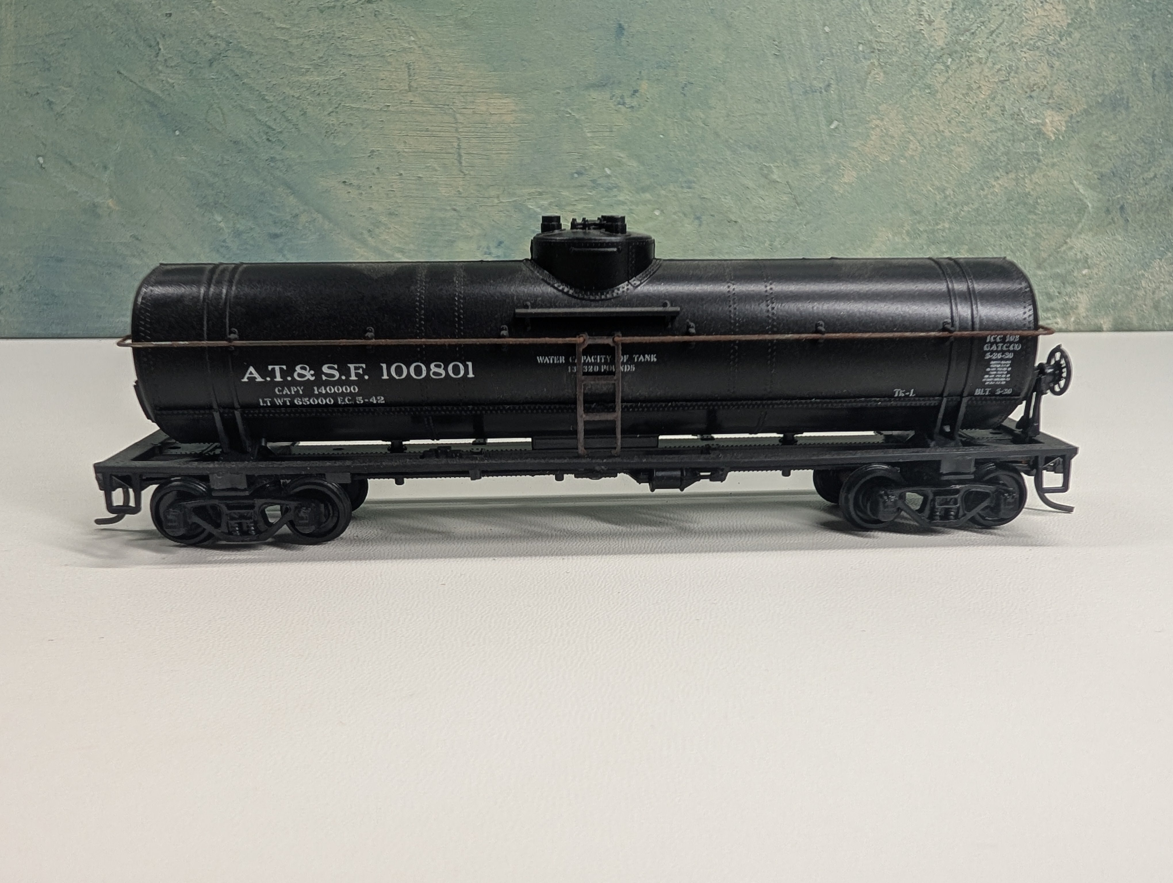 USED Athearn HO Scale 40' Single Dome Tank Car Santa Fe ATSF #100801