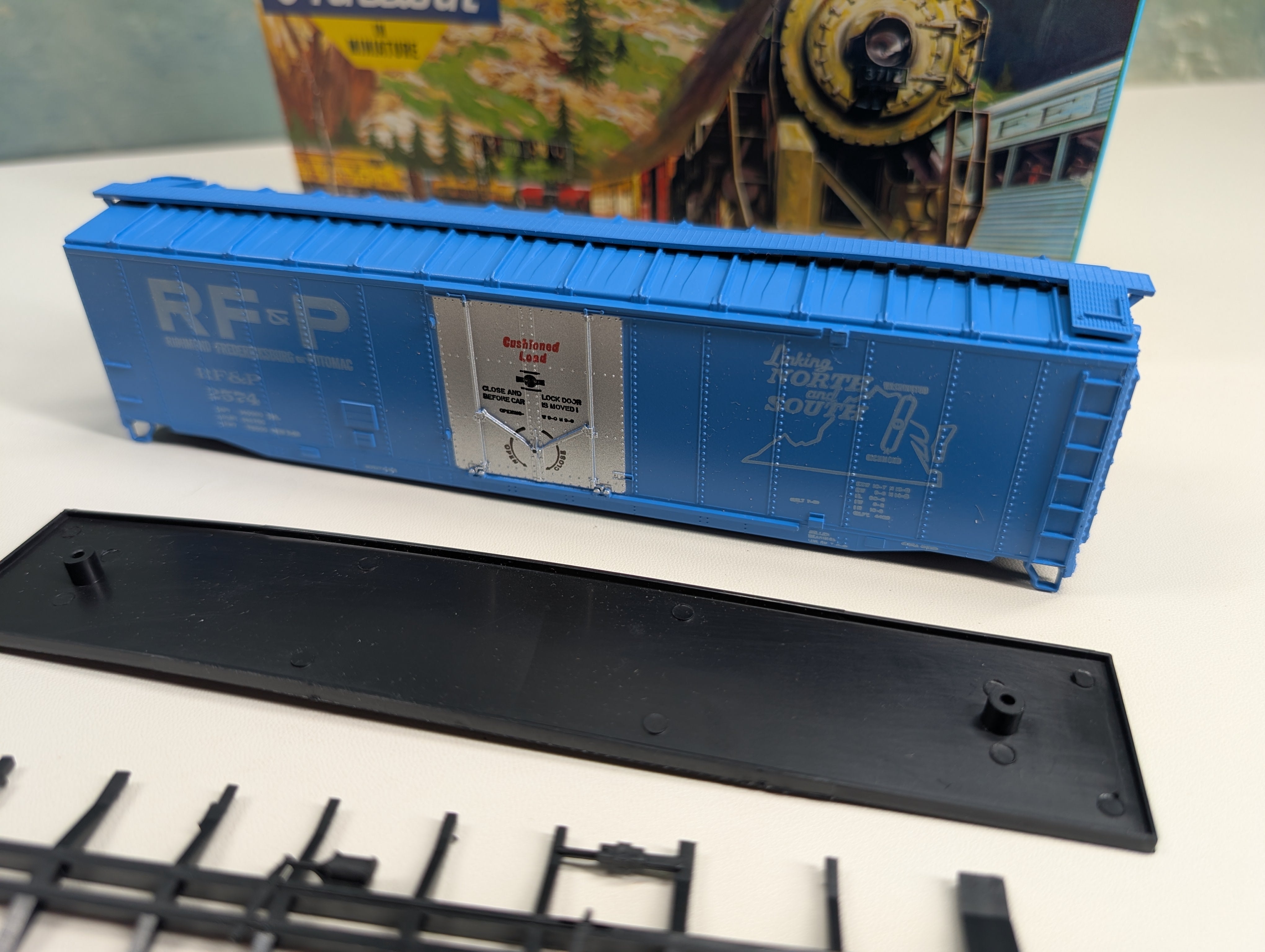 USED Athearn 5278 HO Scale 50' PD Box Car Richmond Fredericksburg & Potomac RF&P #2574 KIT