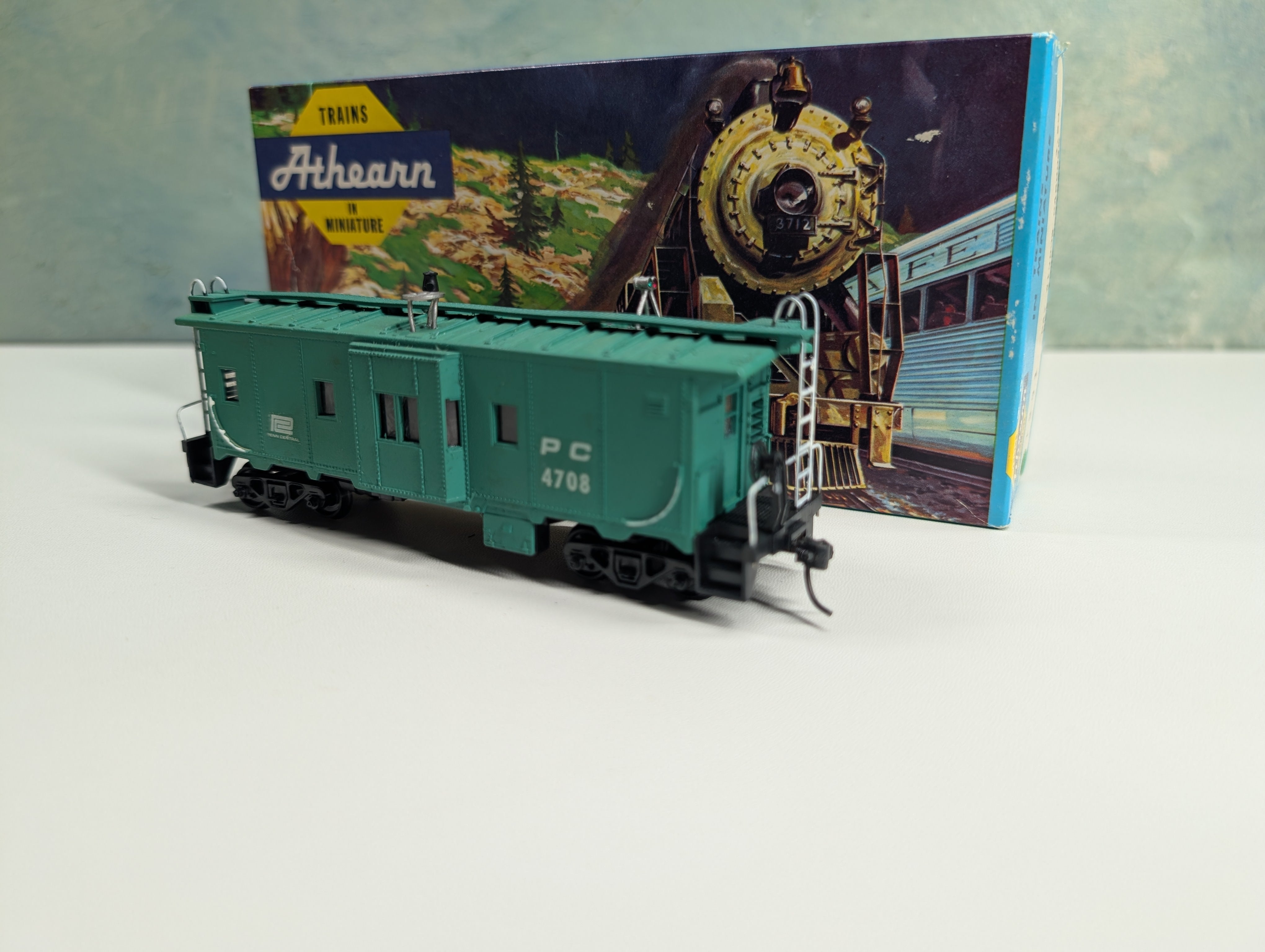 USED Athearn HO Scale Bay Window Caboose Penn Central PC #4708 Custom Decals