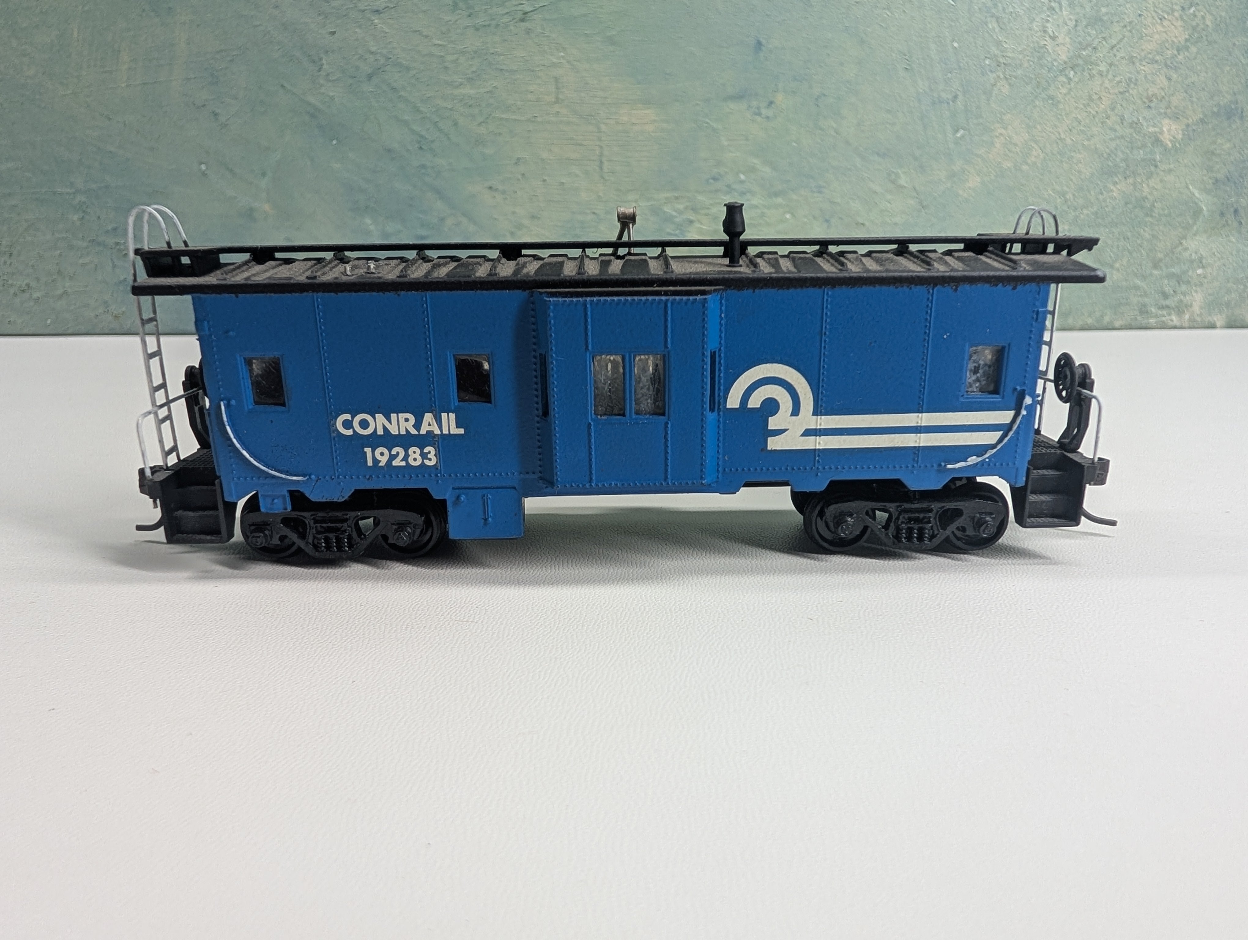USED Athearn HO Scale Bay Window Caboose Conrail CR #19283 Custom Decals