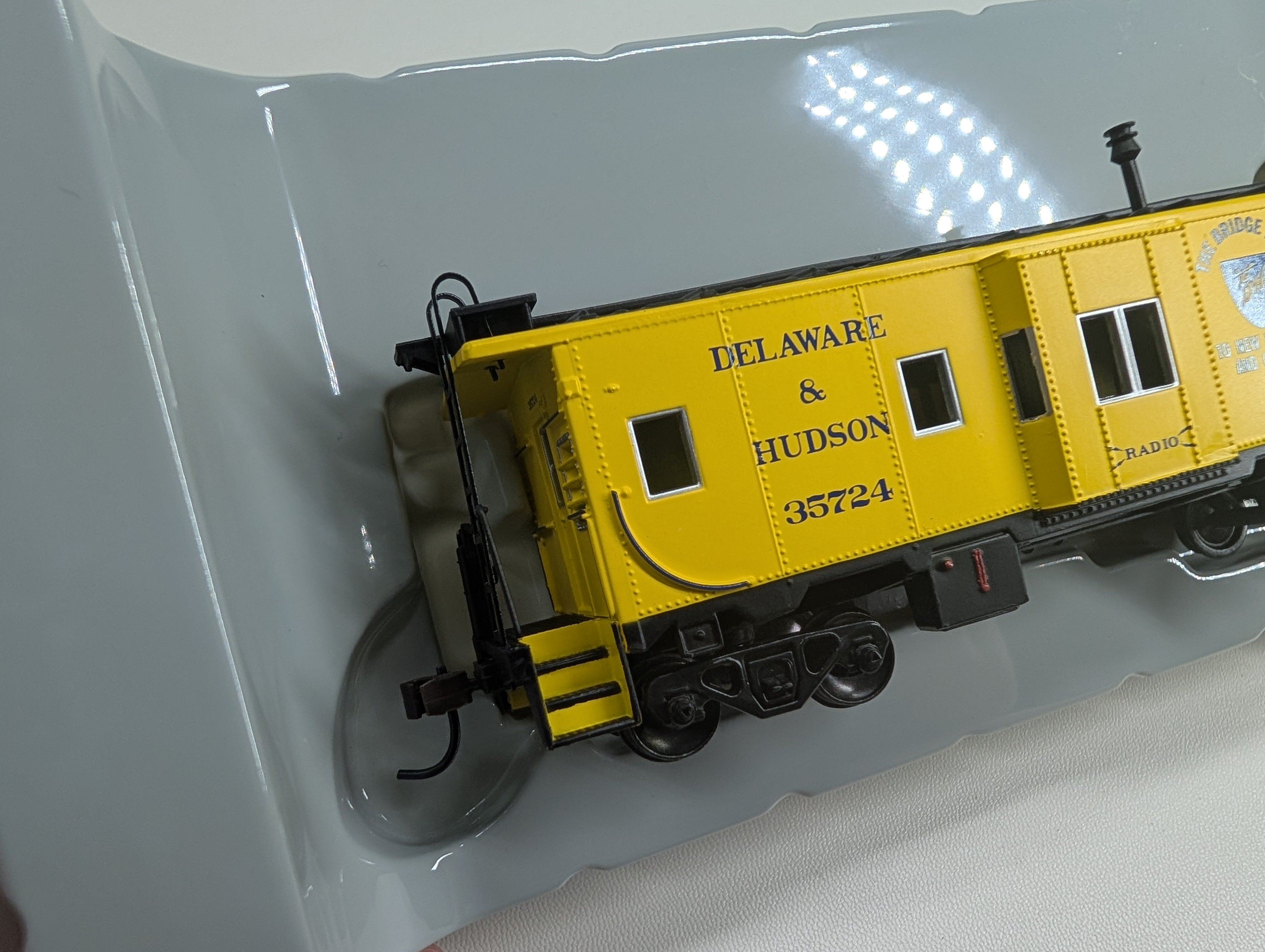 USED Athearn 7452 HO Scale Bay Window Caboose Delaware and Hudson D&H #35724