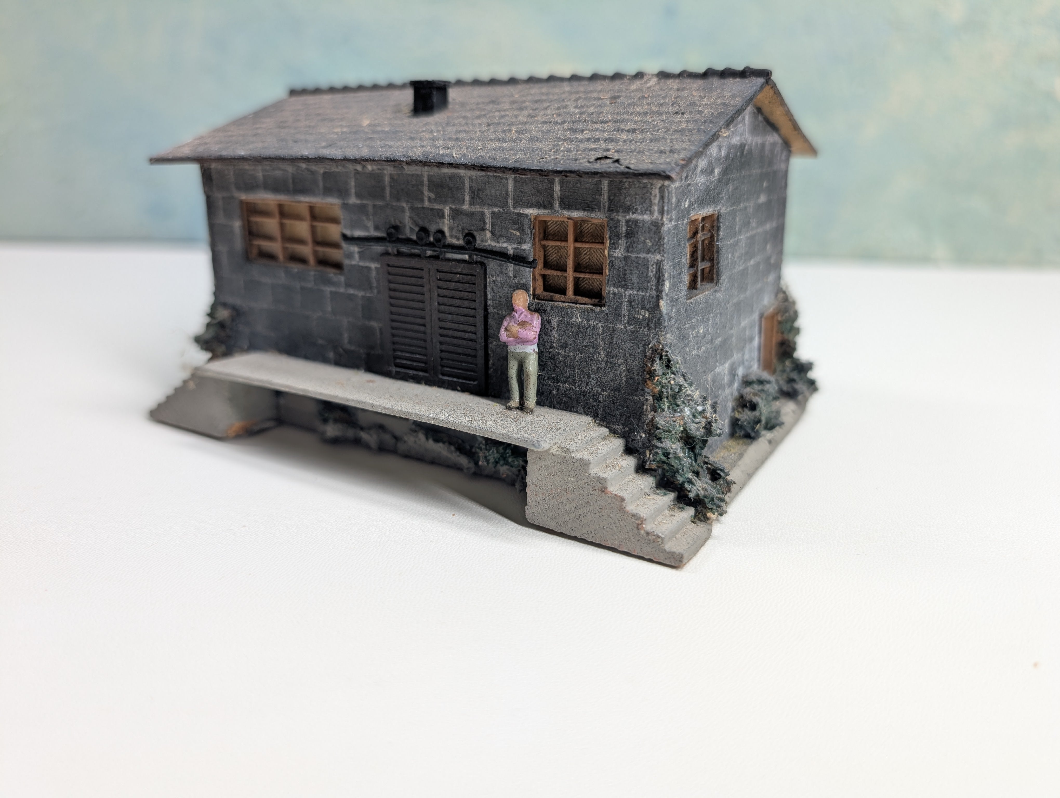 USED HO Scale Gray Brick Warehouse