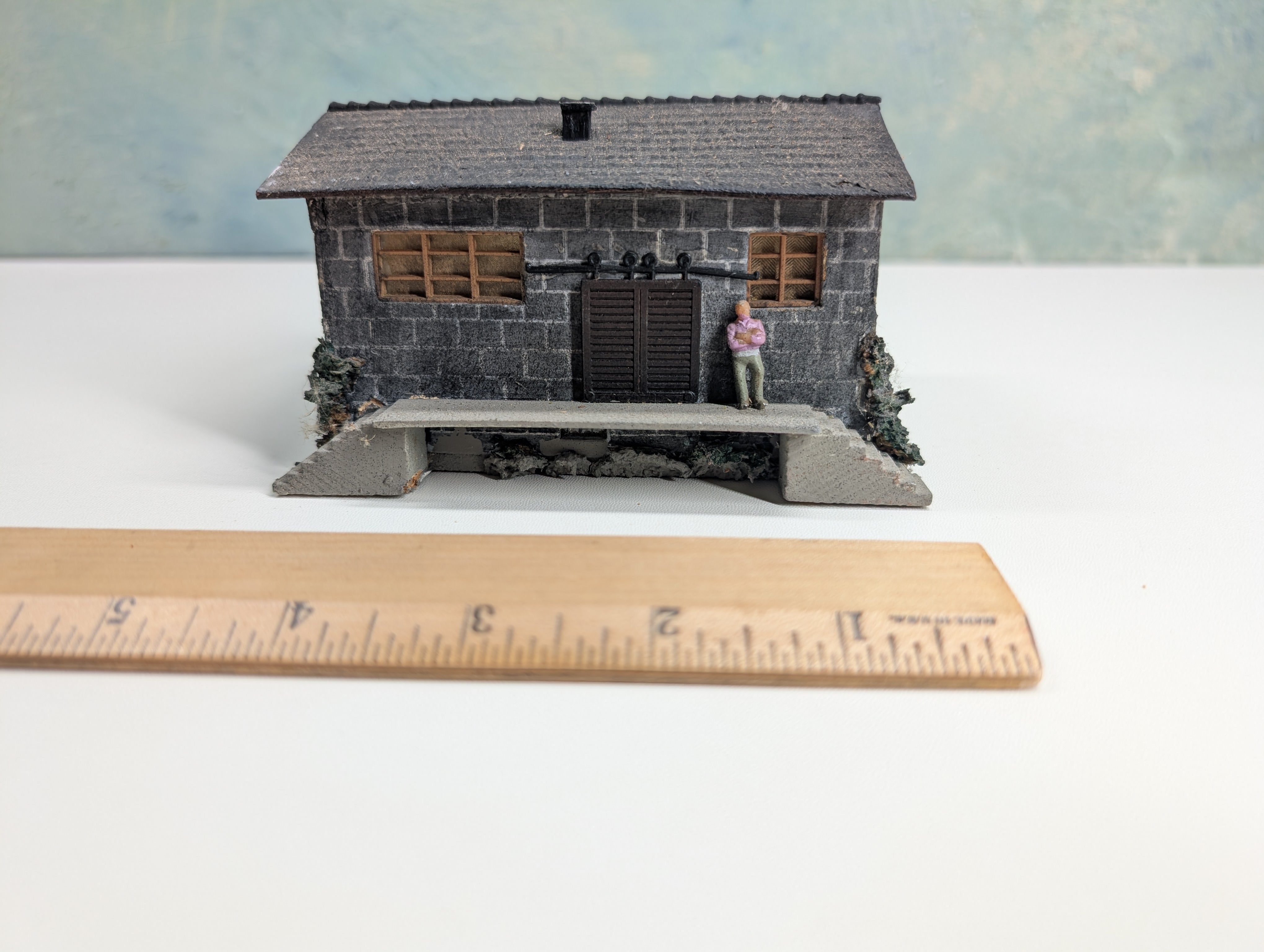 USED HO Scale Gray Brick Warehouse