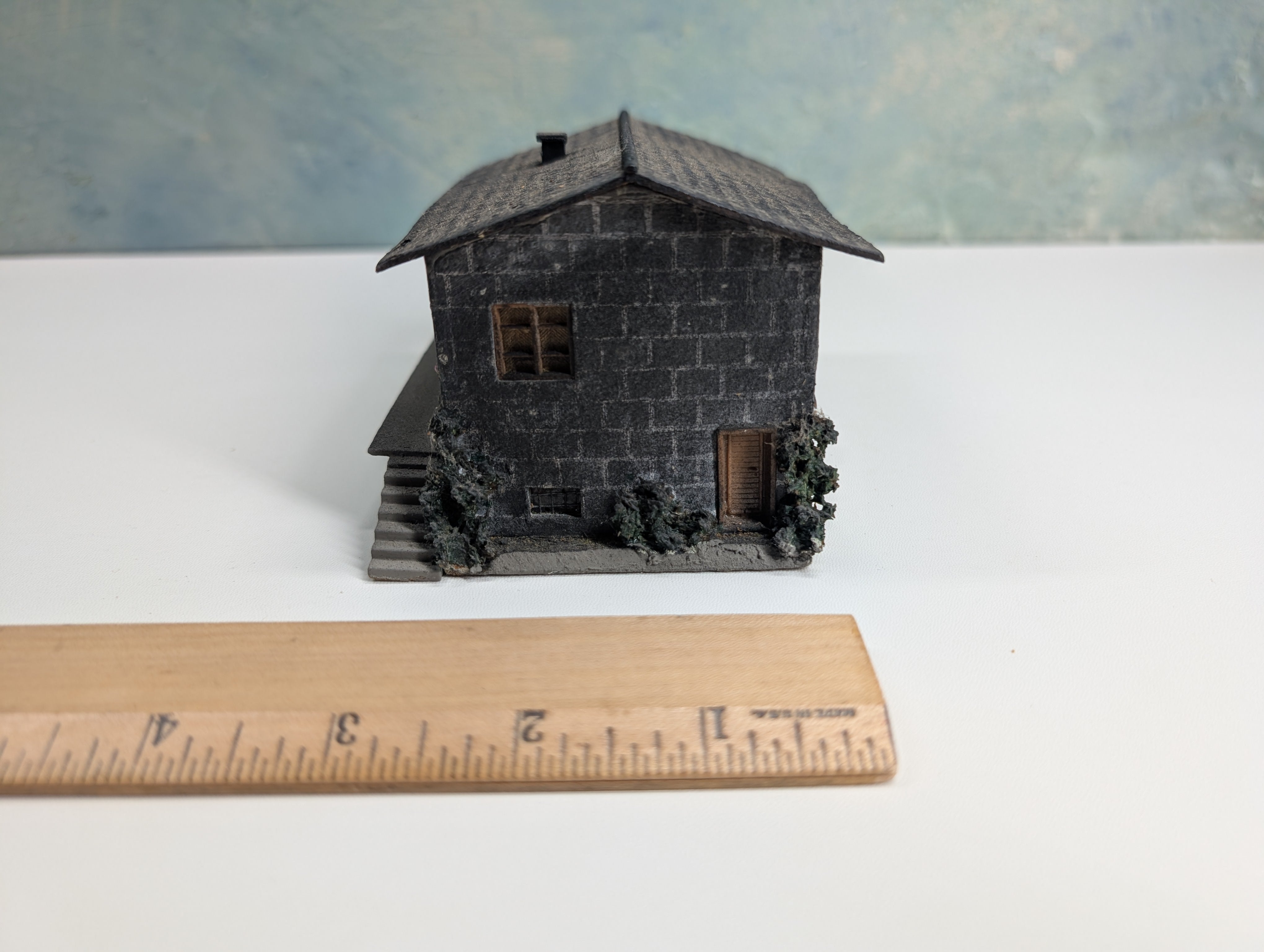 USED HO Scale Gray Brick Warehouse