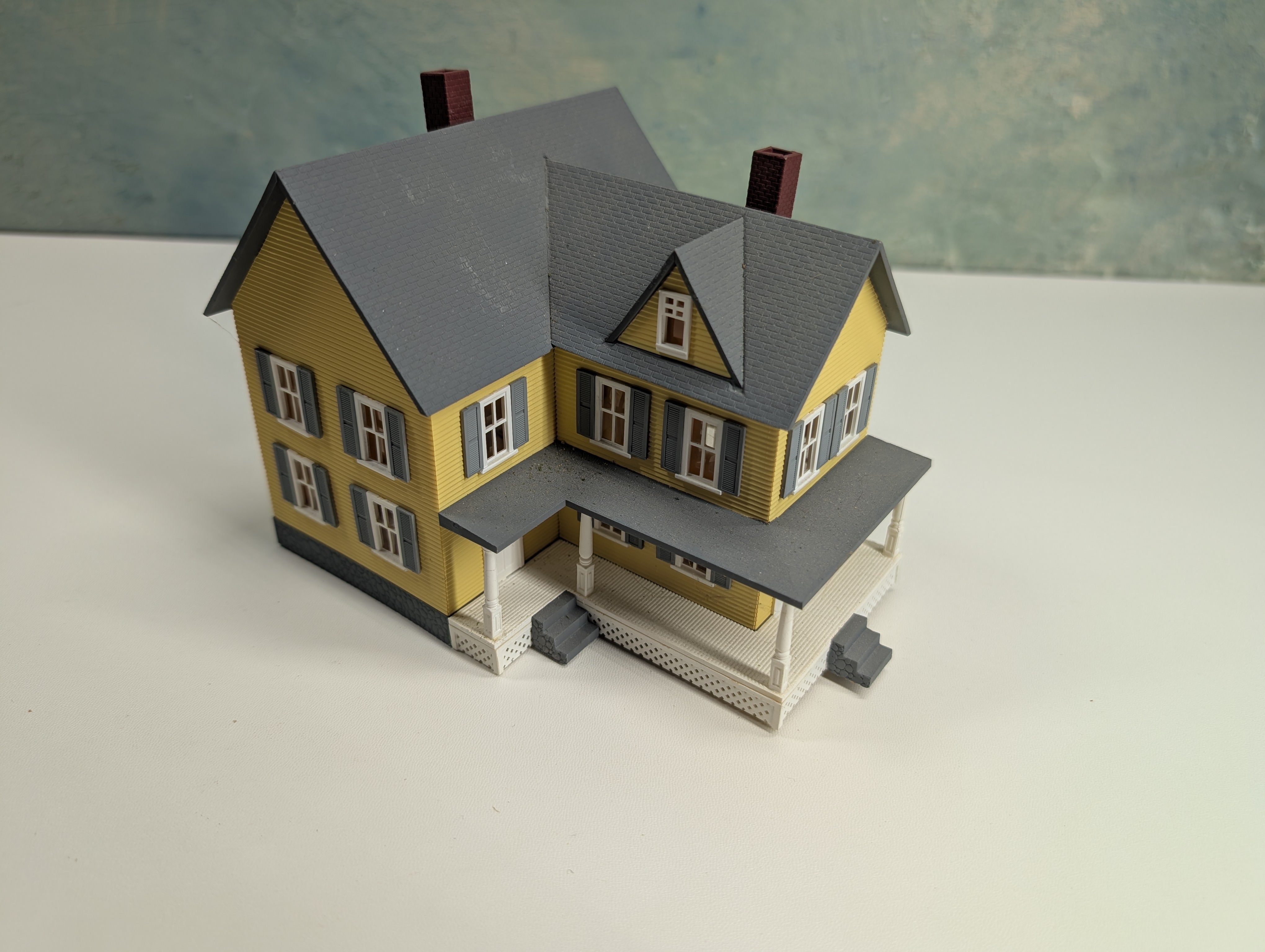 USED HO Scale Yellow Farm House