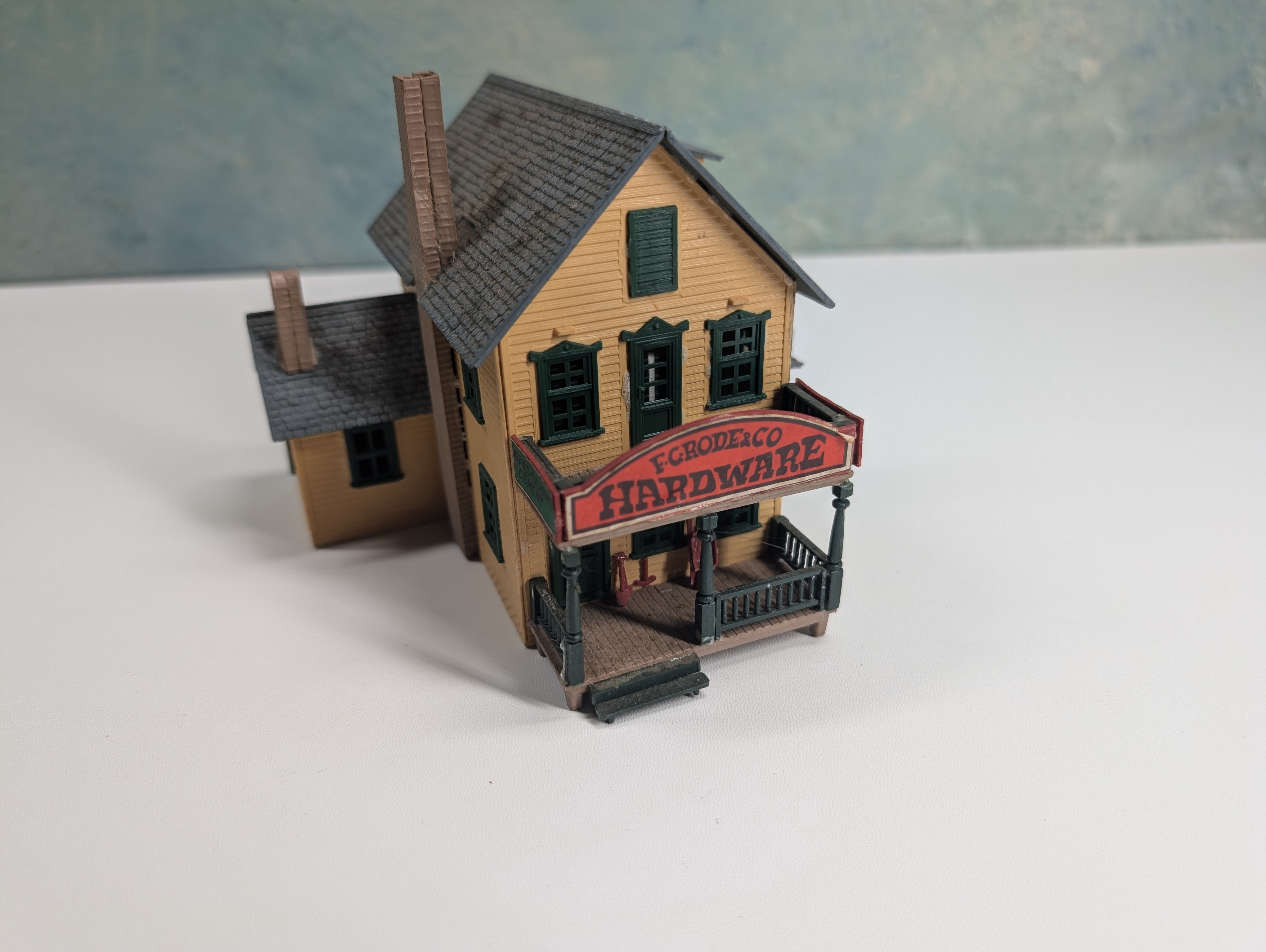 USED HO Scale Old Time Hardware Store