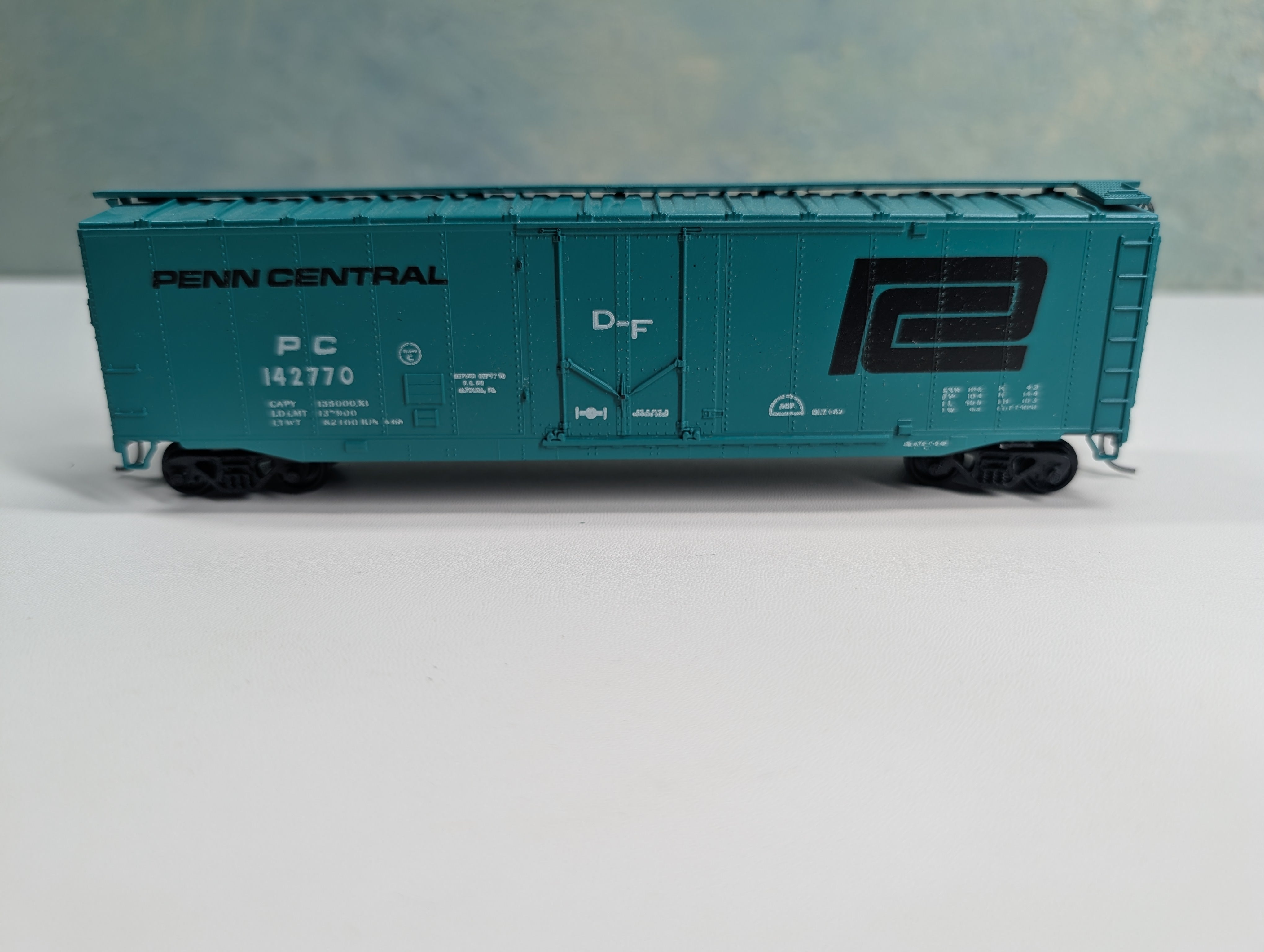 USED Athearn HO Scale 50' PD Box Car Penn Central PC #142770