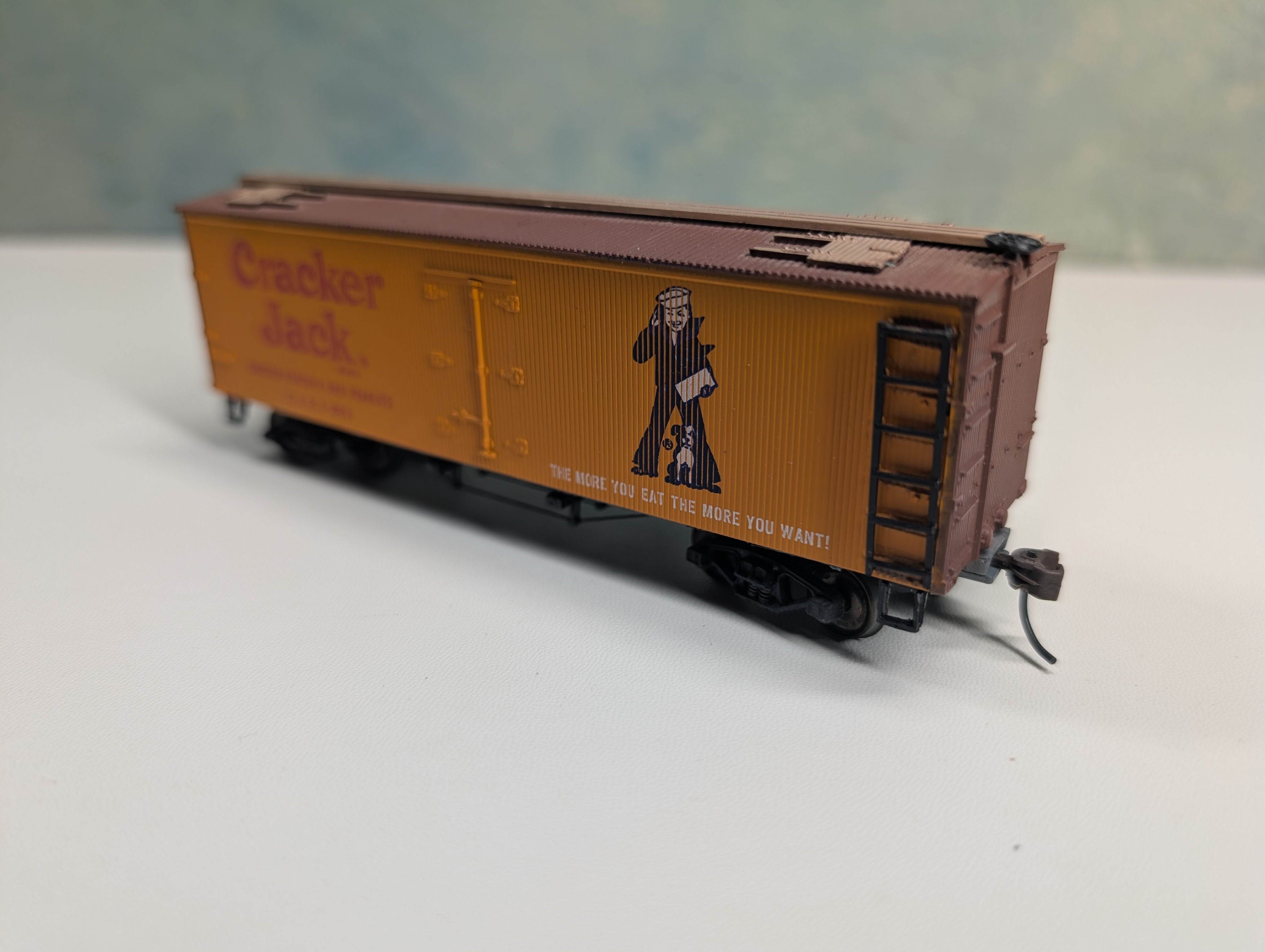 USED Roundhouse 3146 HO Scale Billboard Reefer Box Car Cracker Jack #638 Metal Wheels