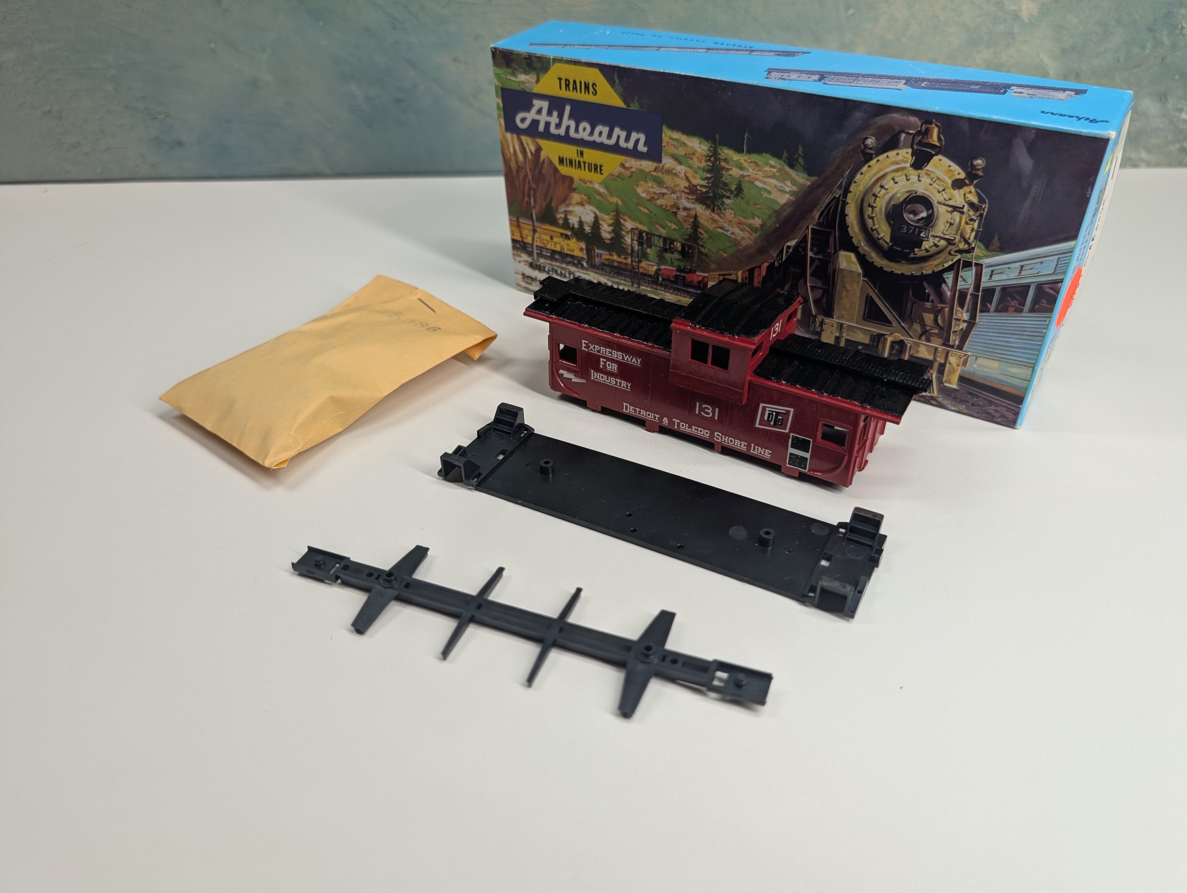 USED Athearn HO Scale Wide Vision Caboose Detroit Toledo Shore Line DTS #131 Custom KIT