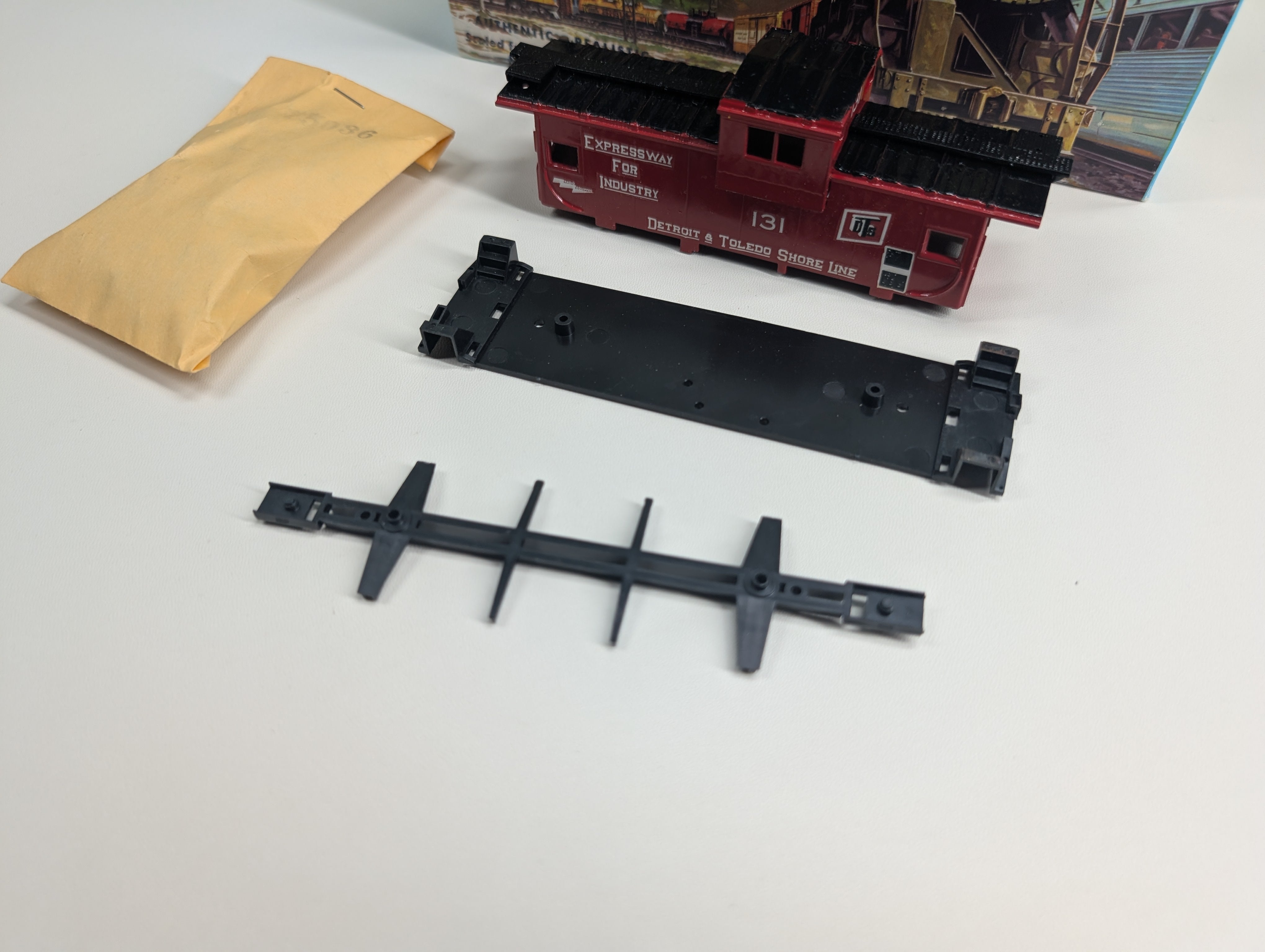 USED Athearn HO Scale Wide Vision Caboose Detroit Toledo Shore Line DTS #131 Custom KIT