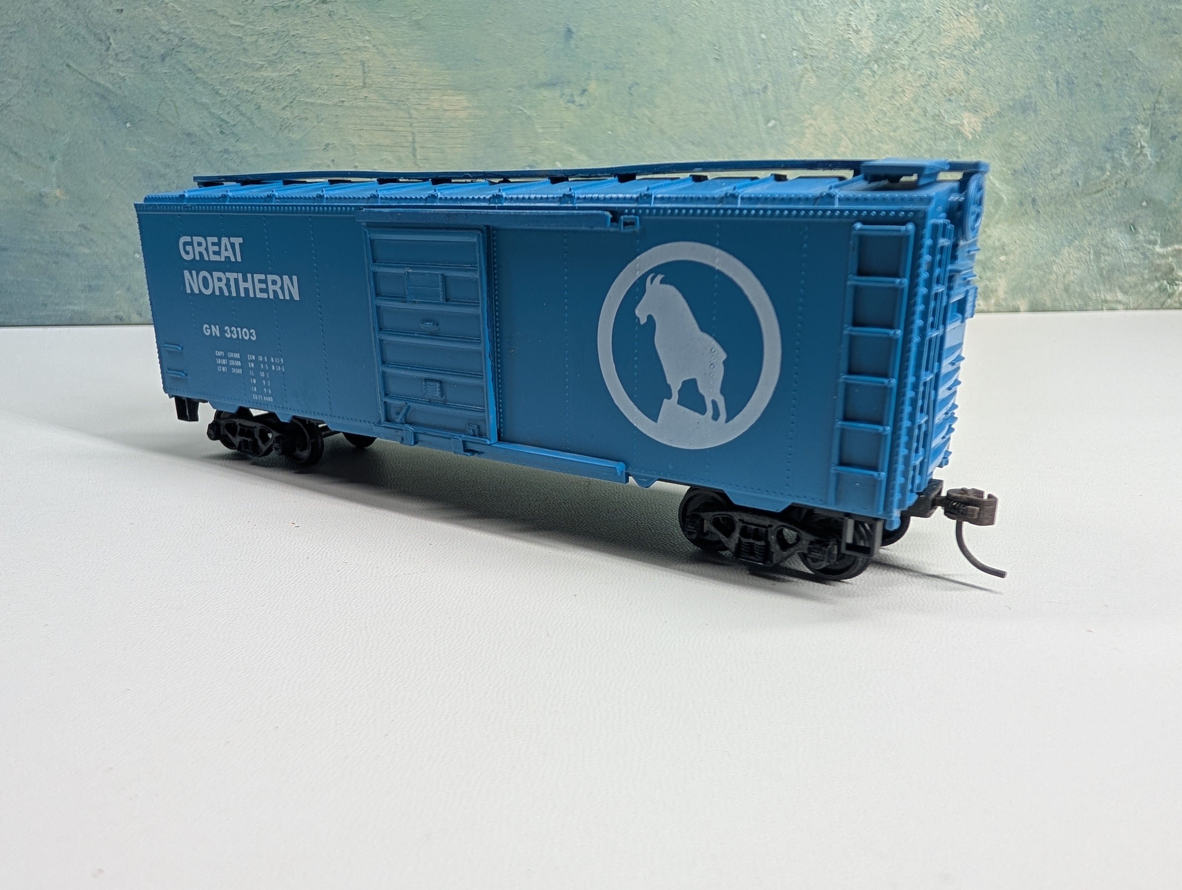 USED Roundhouse HO Scale 40' Box Car Great Northern GN #33103