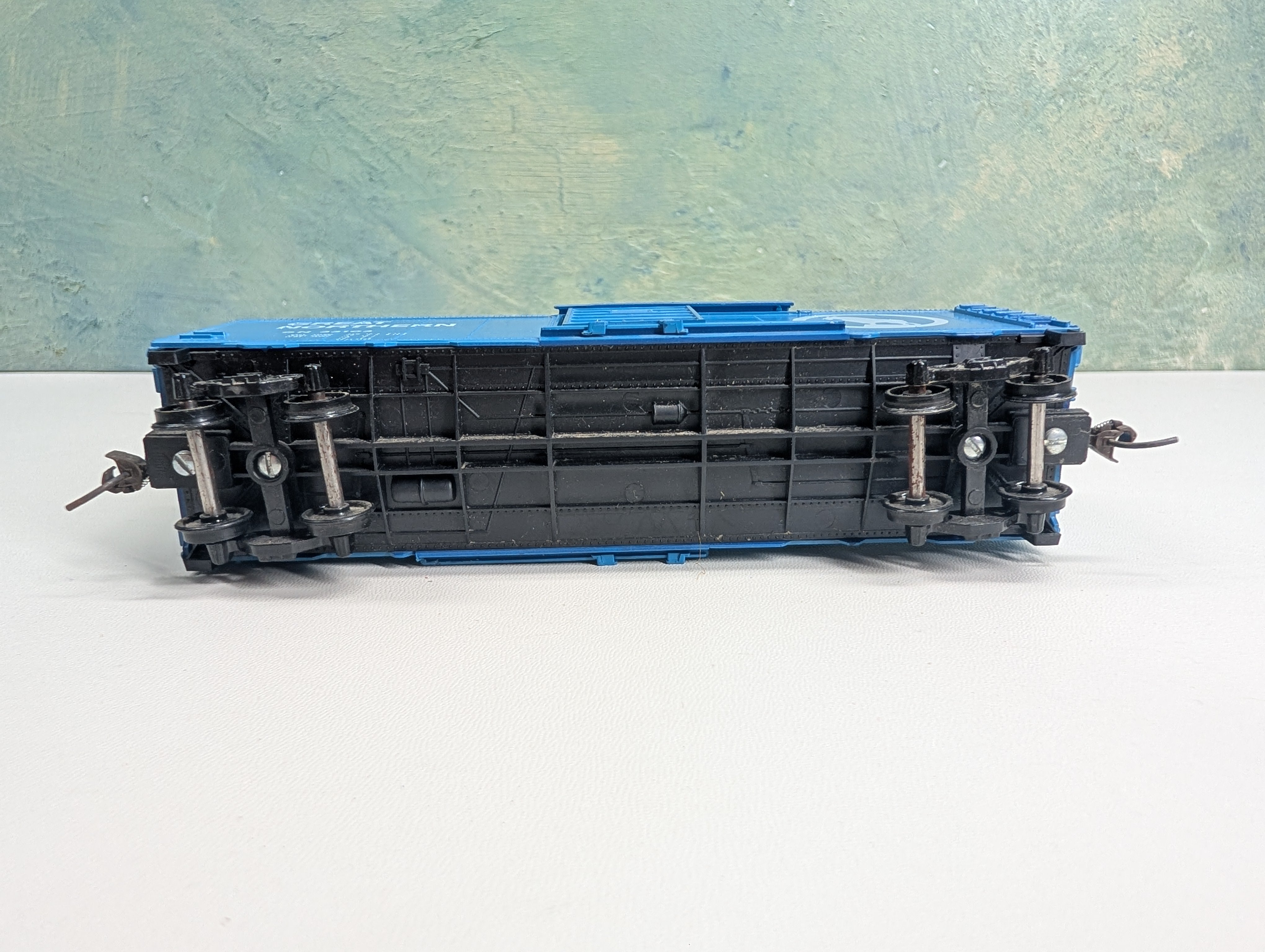 USED Roundhouse HO Scale 40' Box Car Great Northern GN #33103