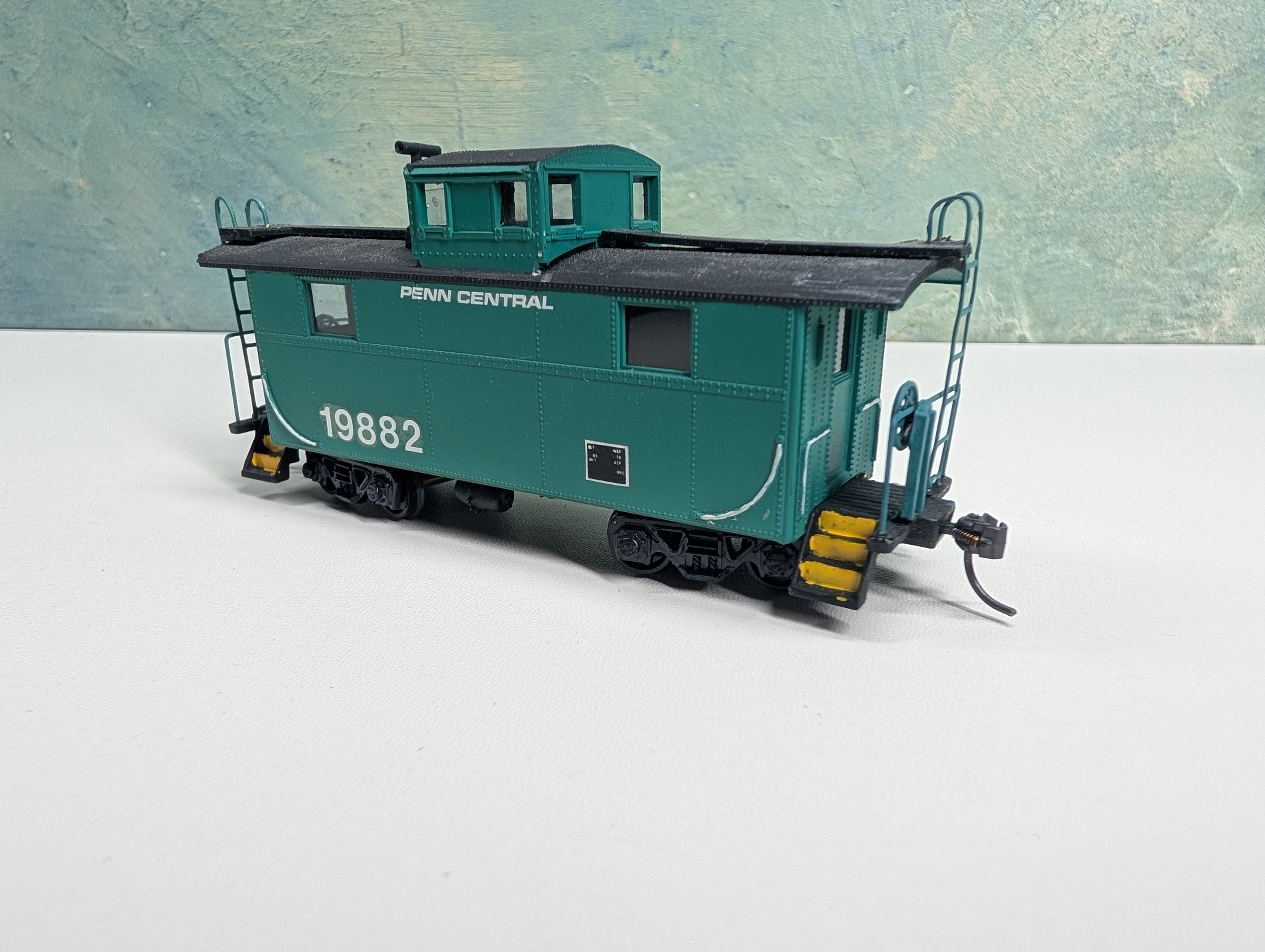 USED Roundhouse HO Scale Caboose Penn Central PC #19882 Decals