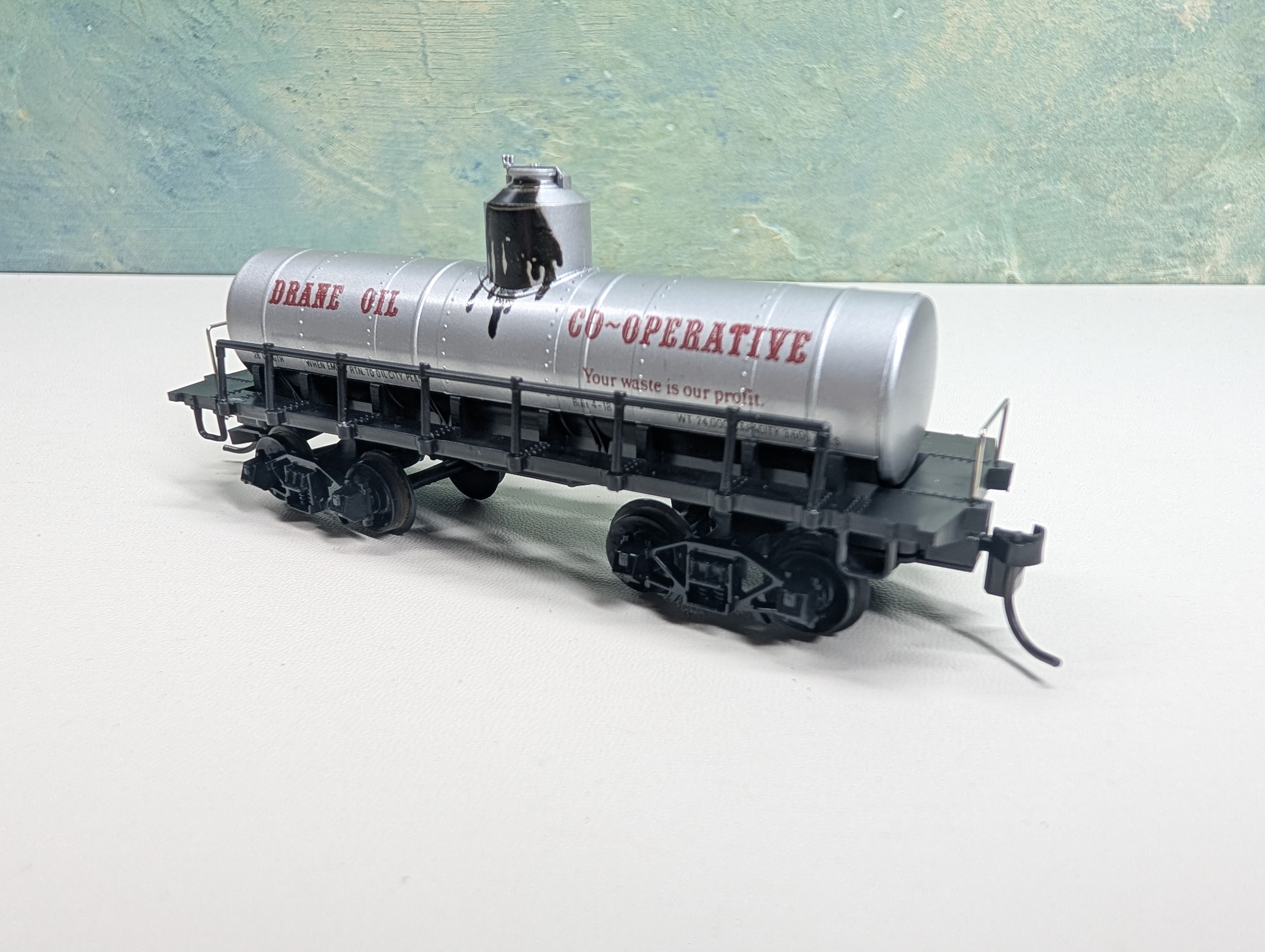 USED AHM HO Scale Old-Time Tank Car Drane Oil Co-Op