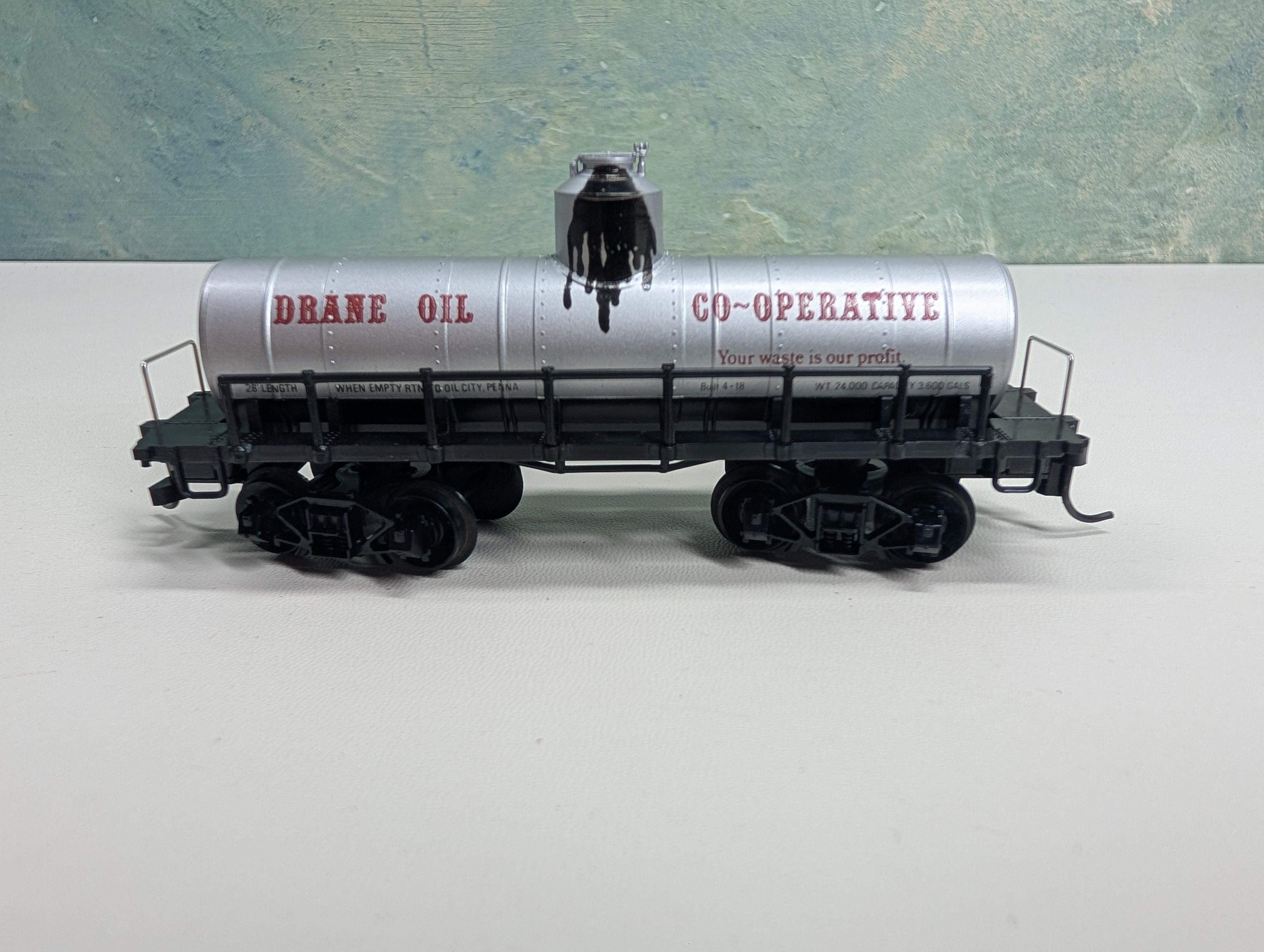 USED AHM HO Scale Old-Time Tank Car Drane Oil Co-Op