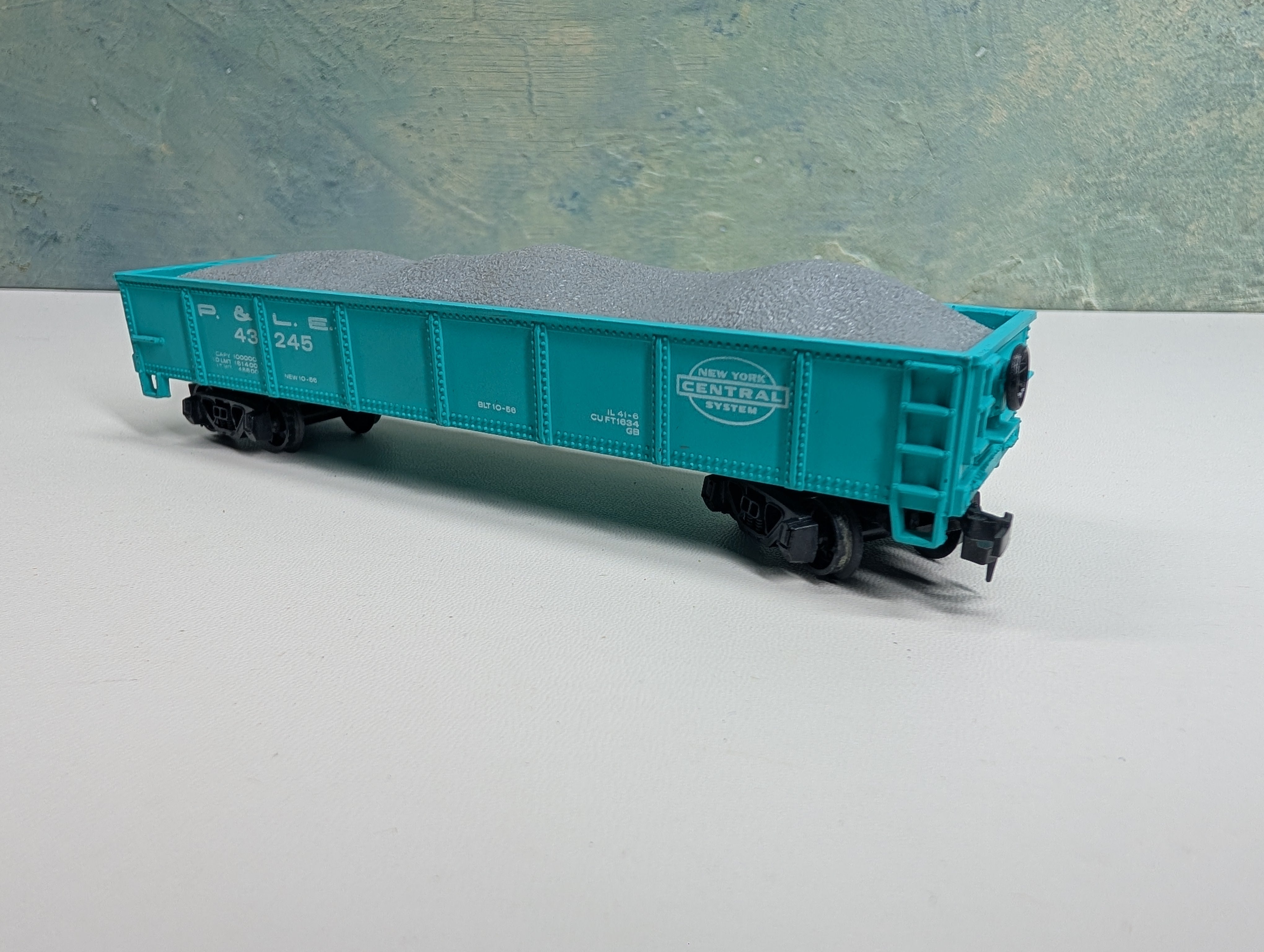 USED AHM HO Scale 40' Gondola Pittsburgh and Lake Erie P&LE #43245 w/ Ballast Load