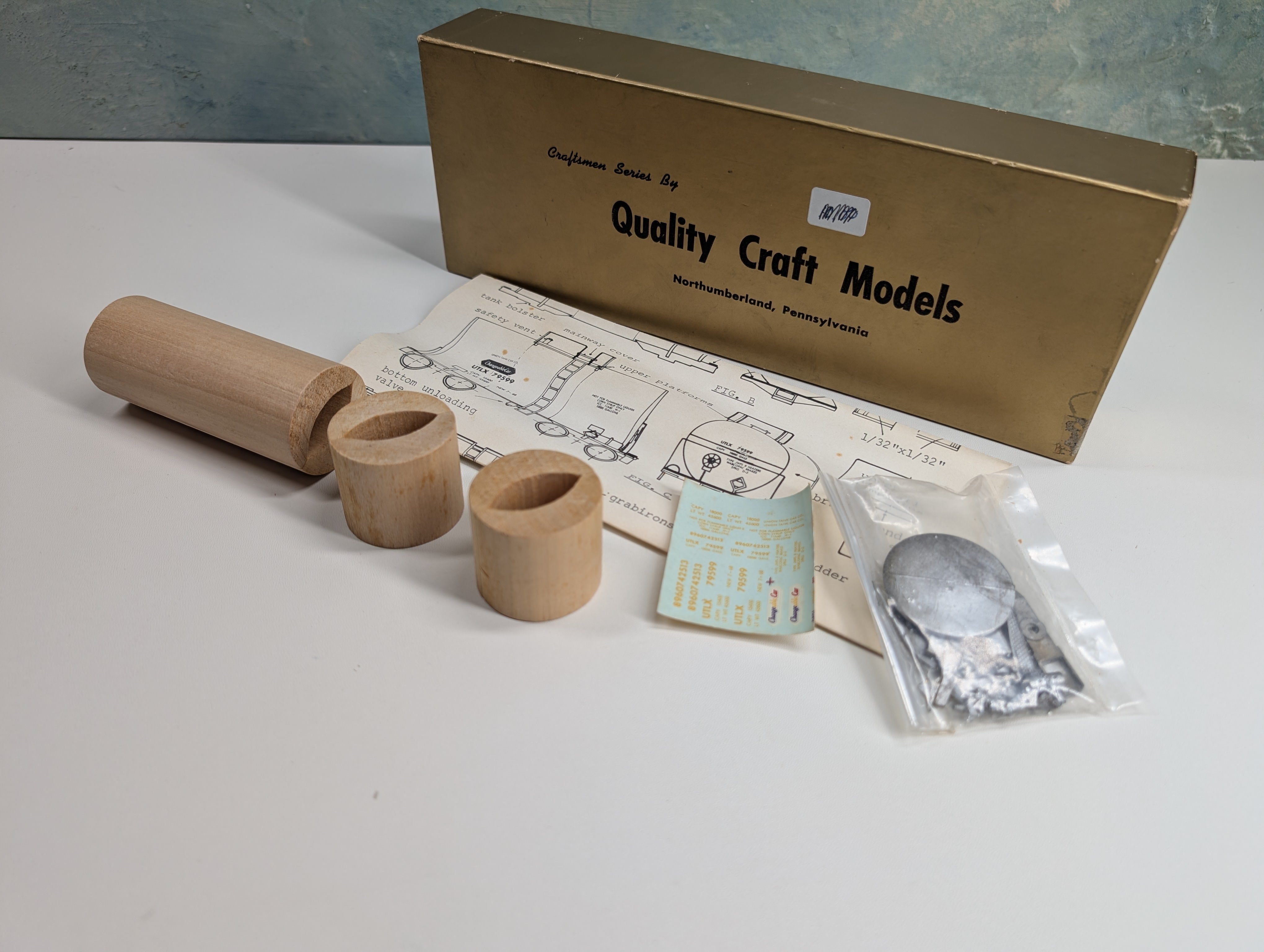 USED Quality Craft U-1 HO Scale 29' Changeable Tank Car KIT