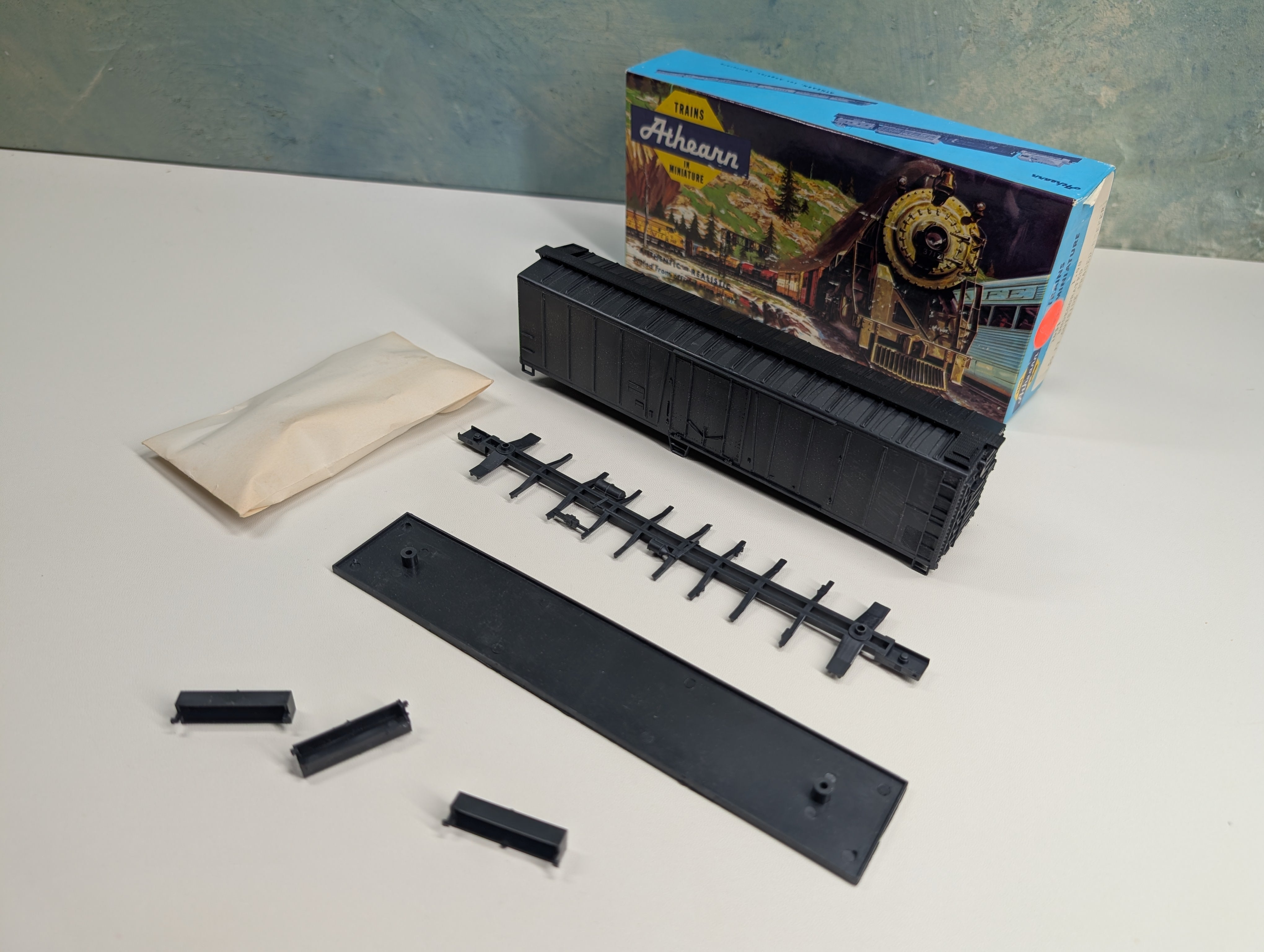 USED Athearn 1631 HO Scale Undecorated 50' OB Reefer Box Car KIT
