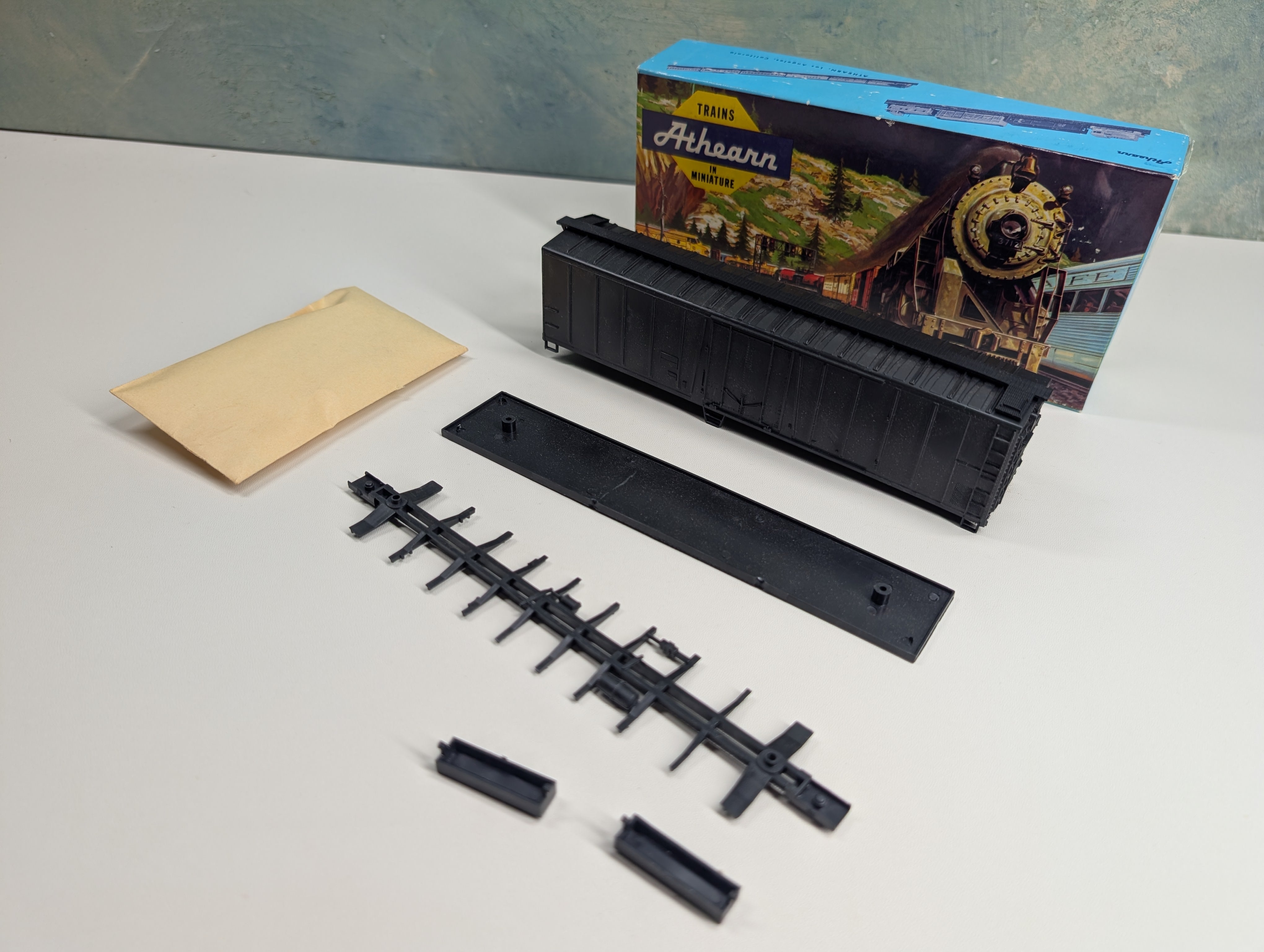 USED Athearn 1631 HO Scale Undecorated 50' OB Reefer Box Car KIT