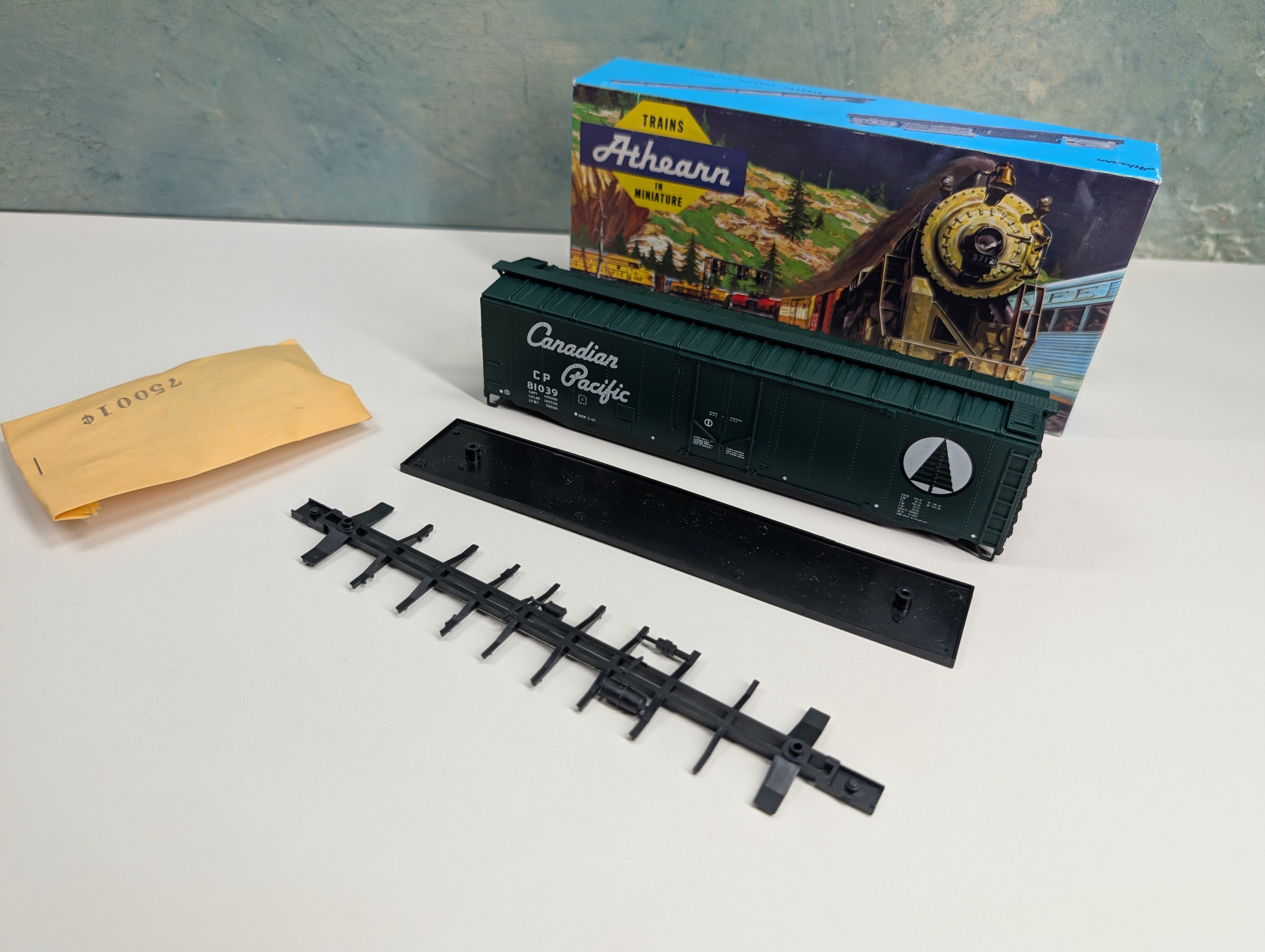 USED Athearn 1328 HO Scale 50' PD Box Car Canadian Pacific CP #81039 KIT